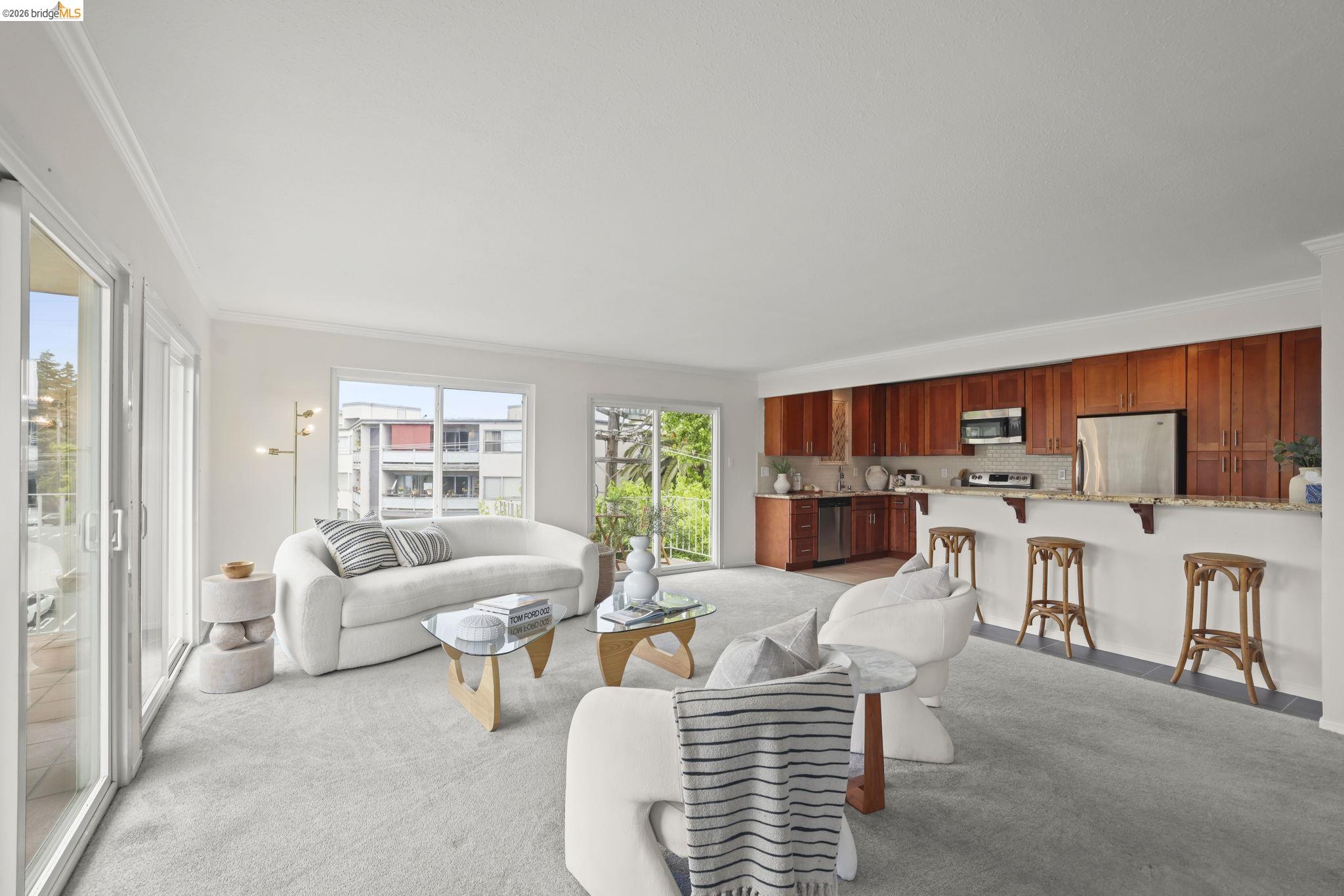 695 Mariposa Ave # 401