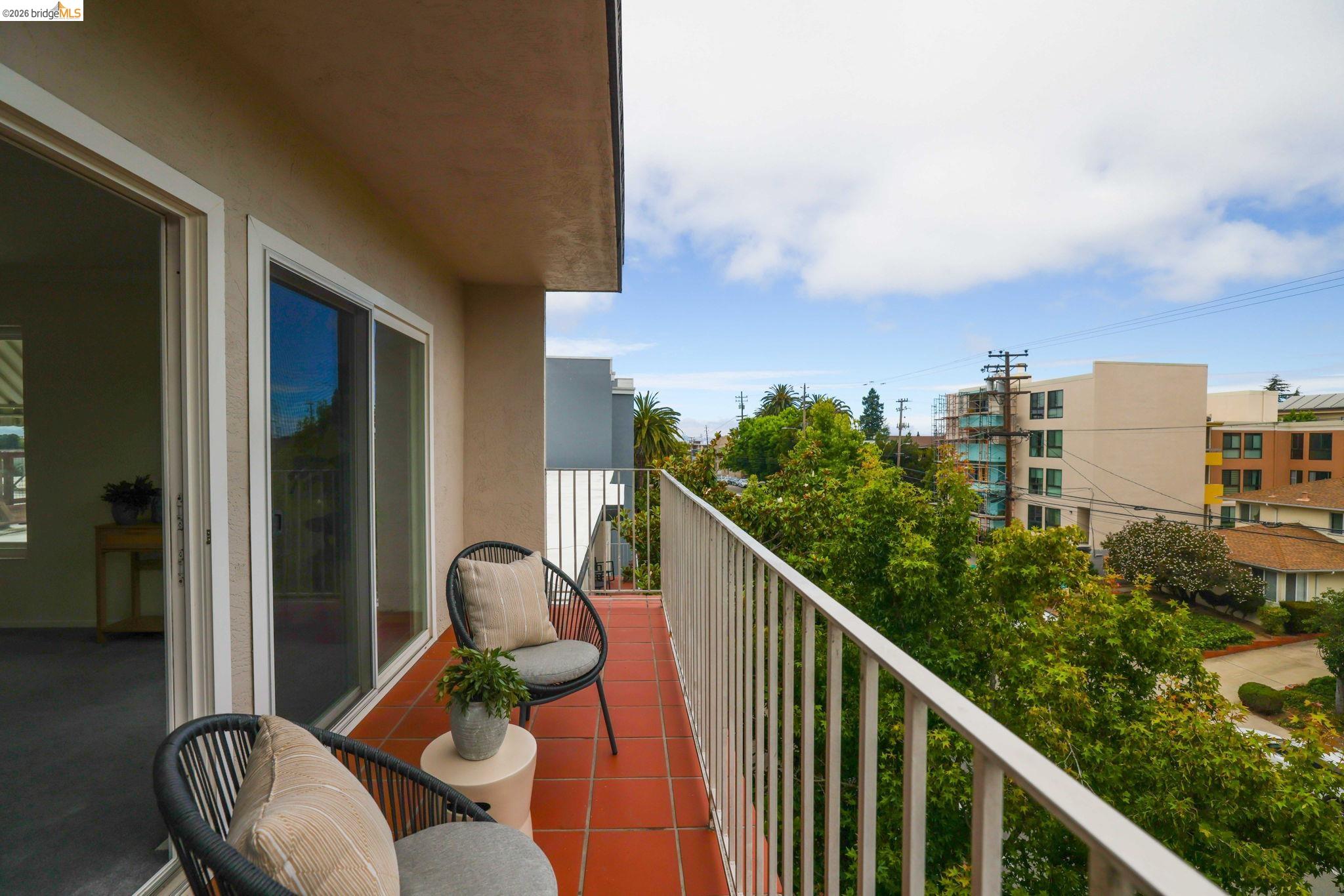 695 Mariposa Ave # 401