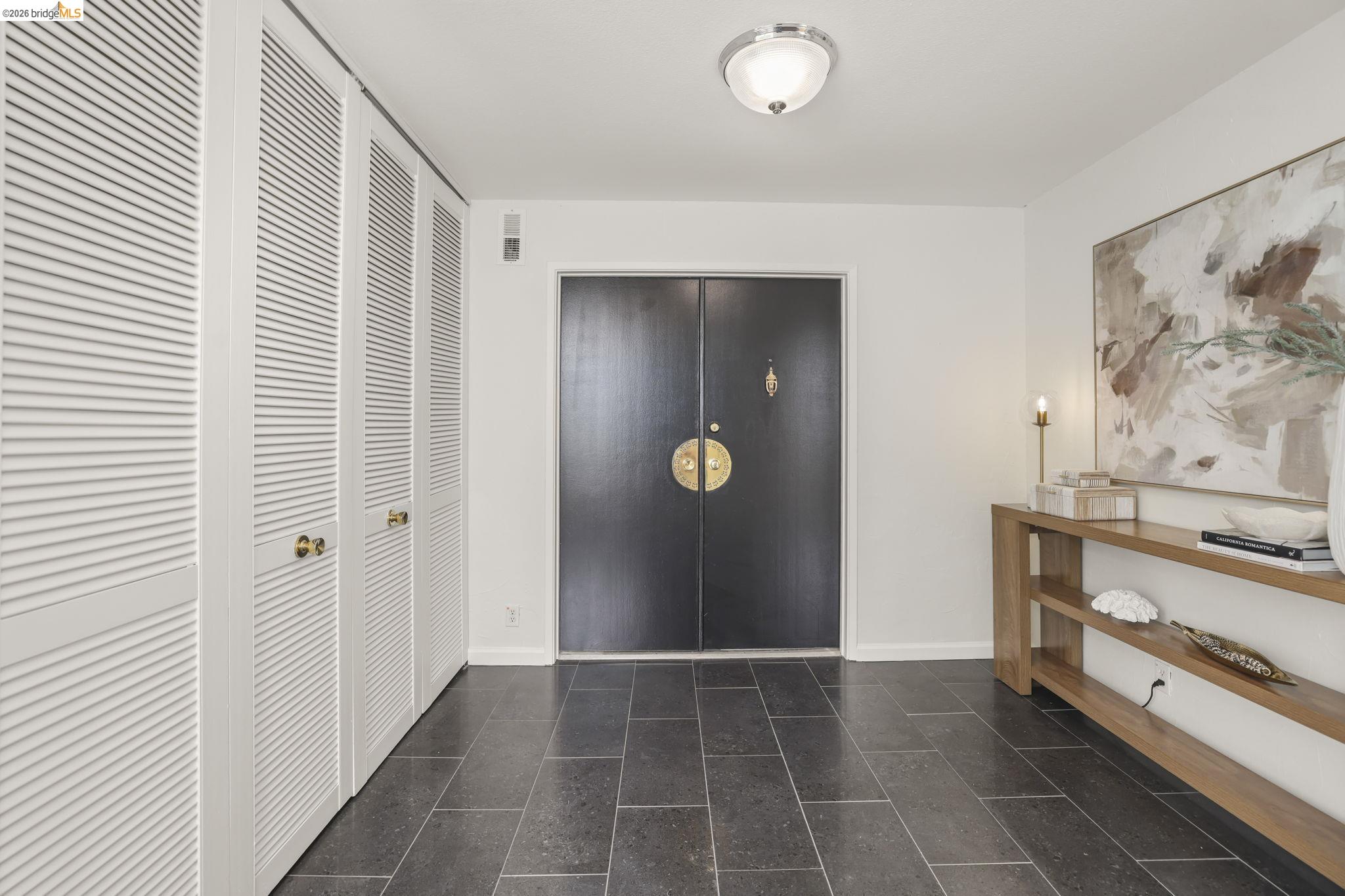 695 Mariposa Ave # 401