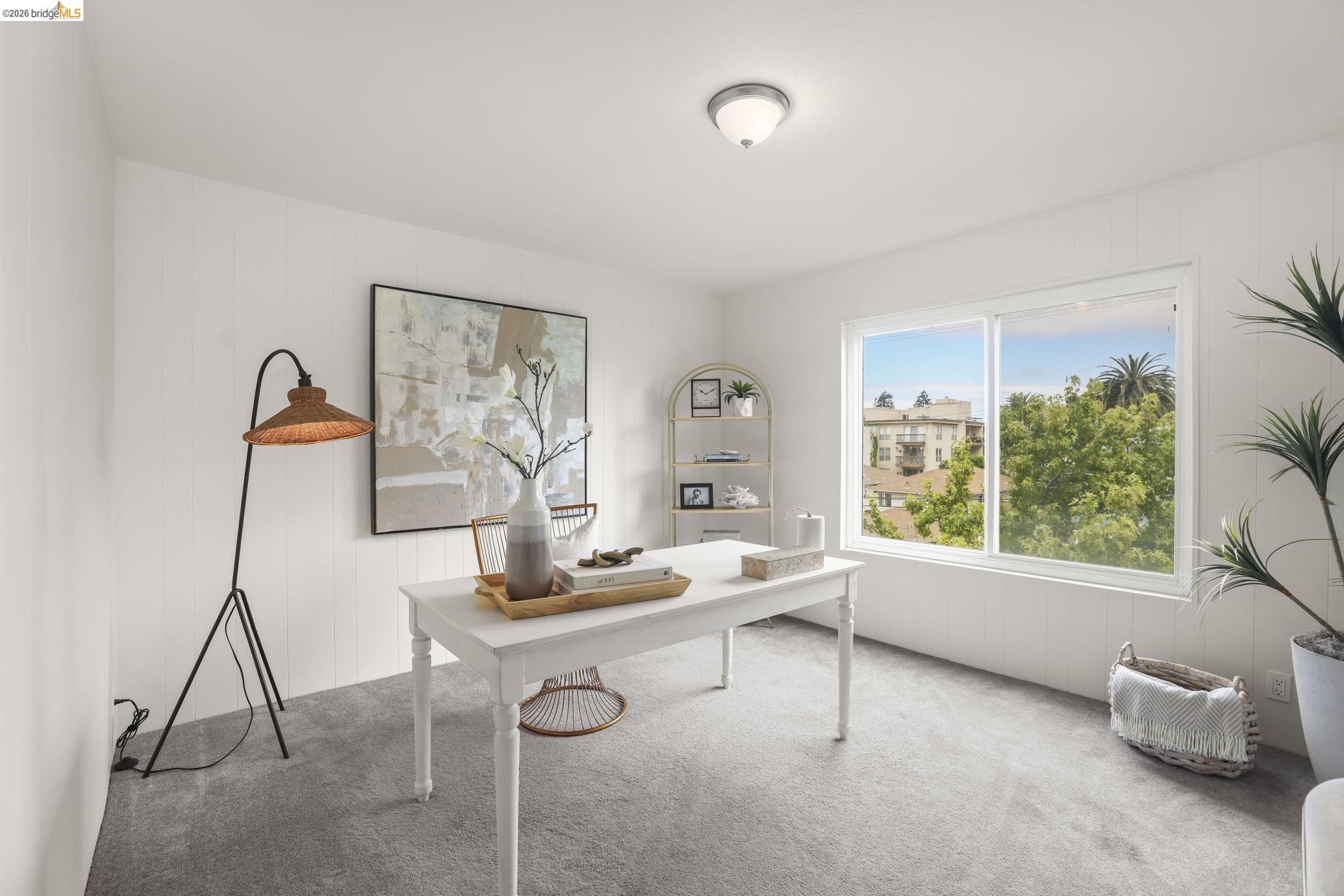 695 Mariposa Ave # 401