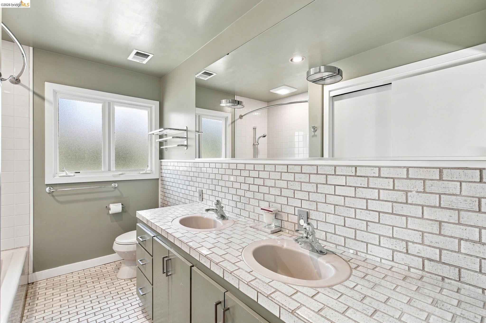 26 Dudley Ct