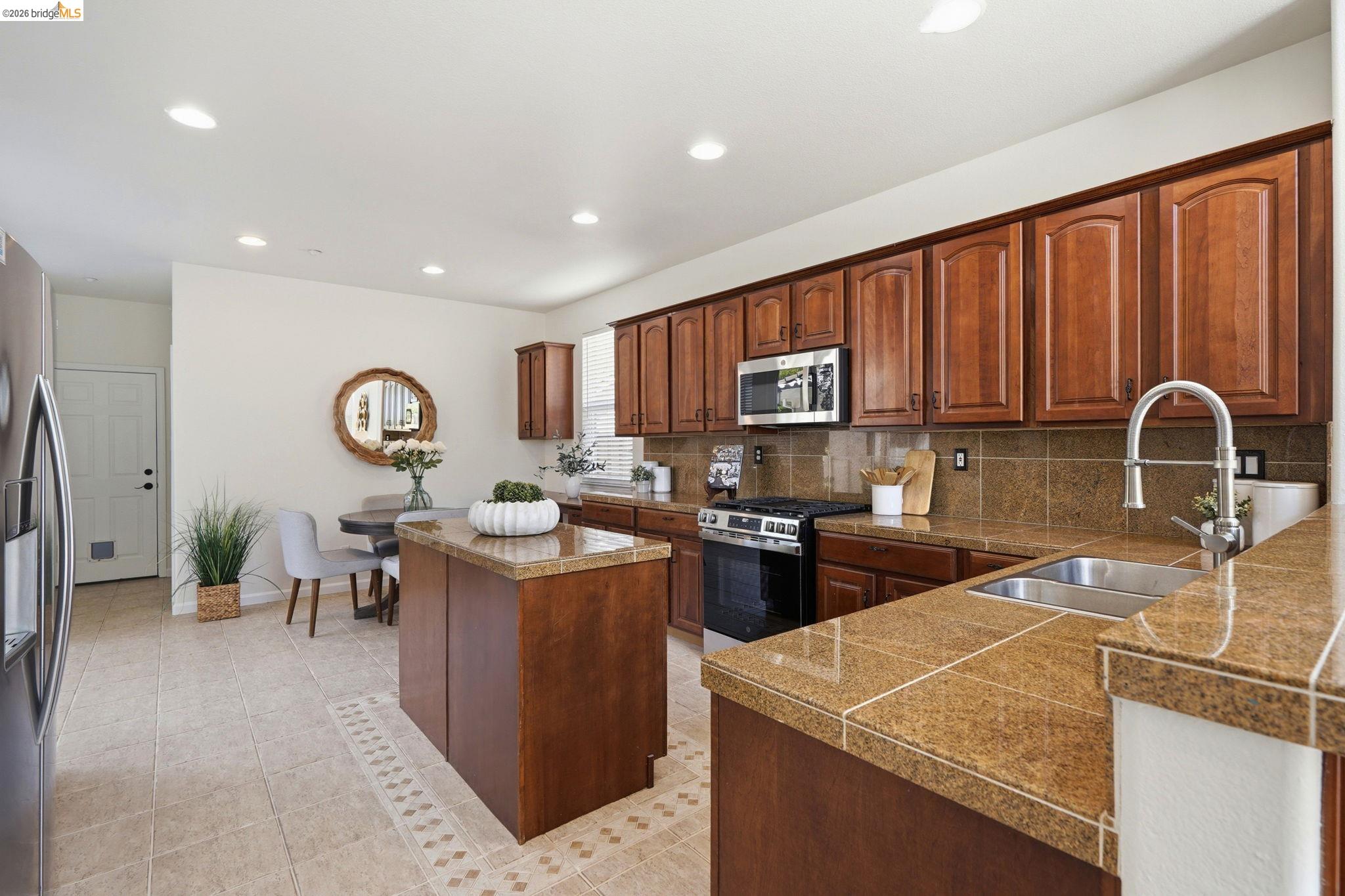 308 Foothill Dr