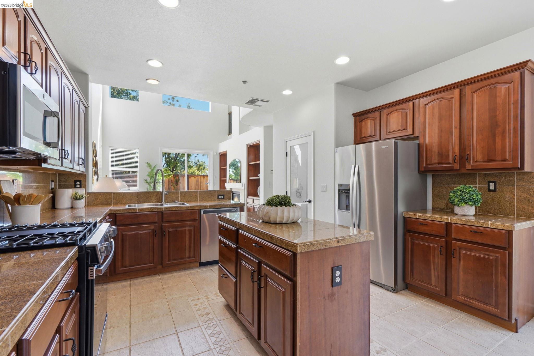 308 Foothill Dr