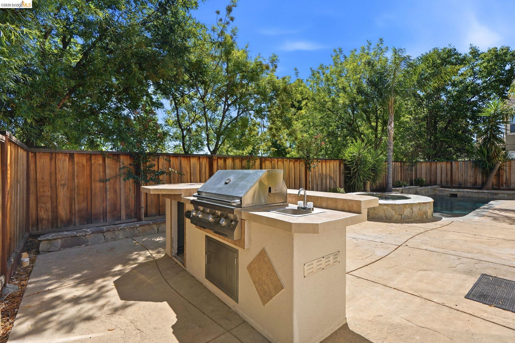 308 Foothill Dr