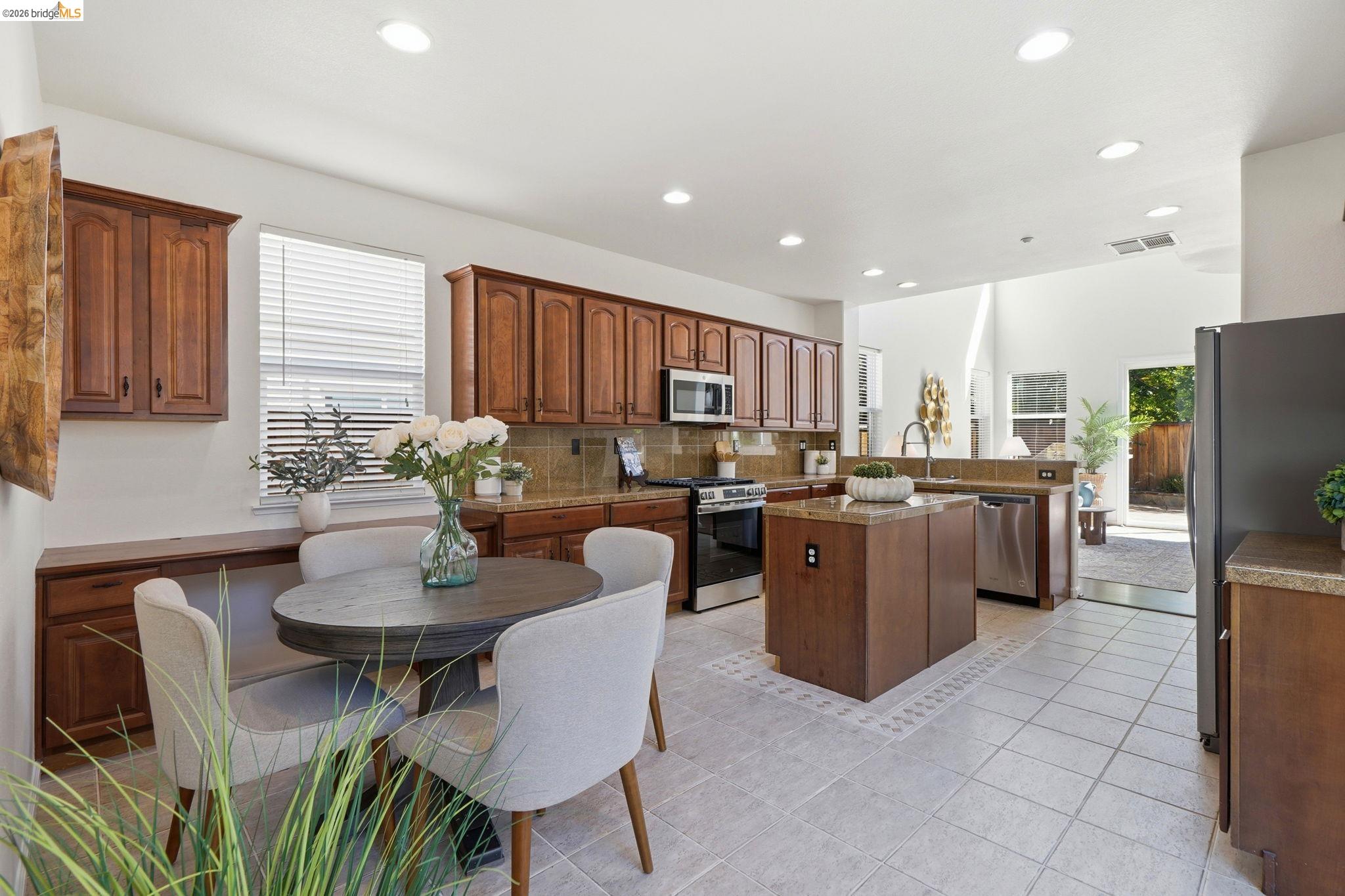 308 Foothill Dr