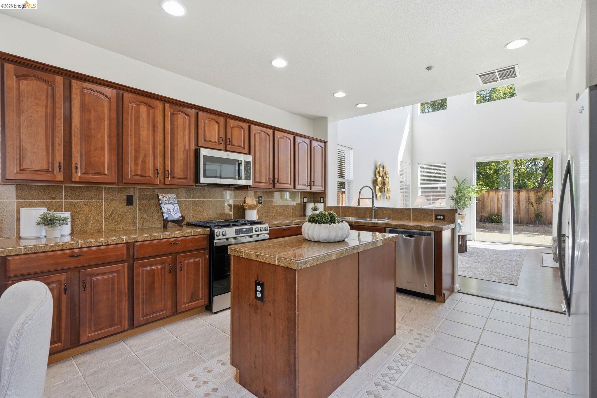 308 Foothill Dr
