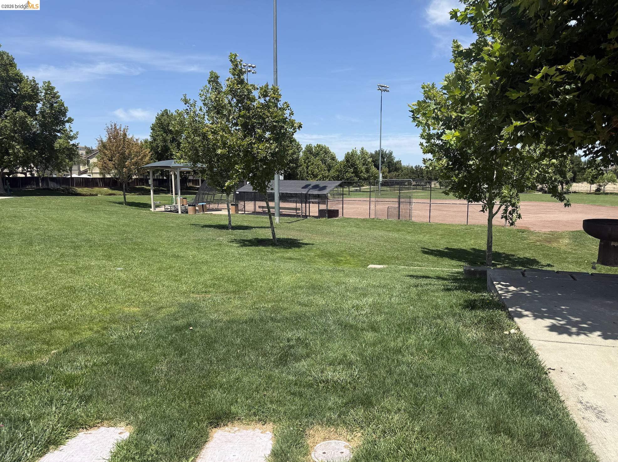308 Foothill Dr