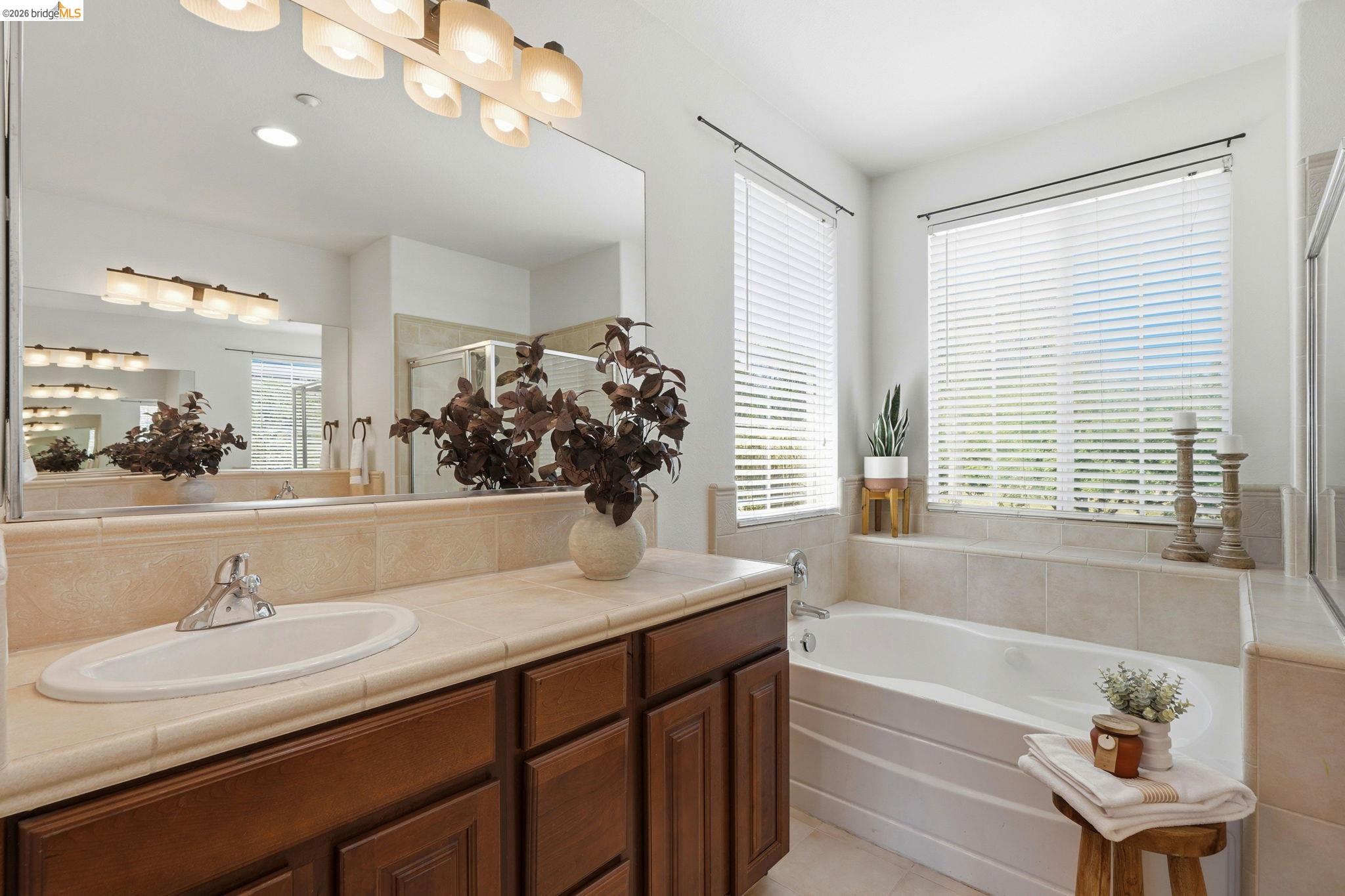 308 Foothill Dr
