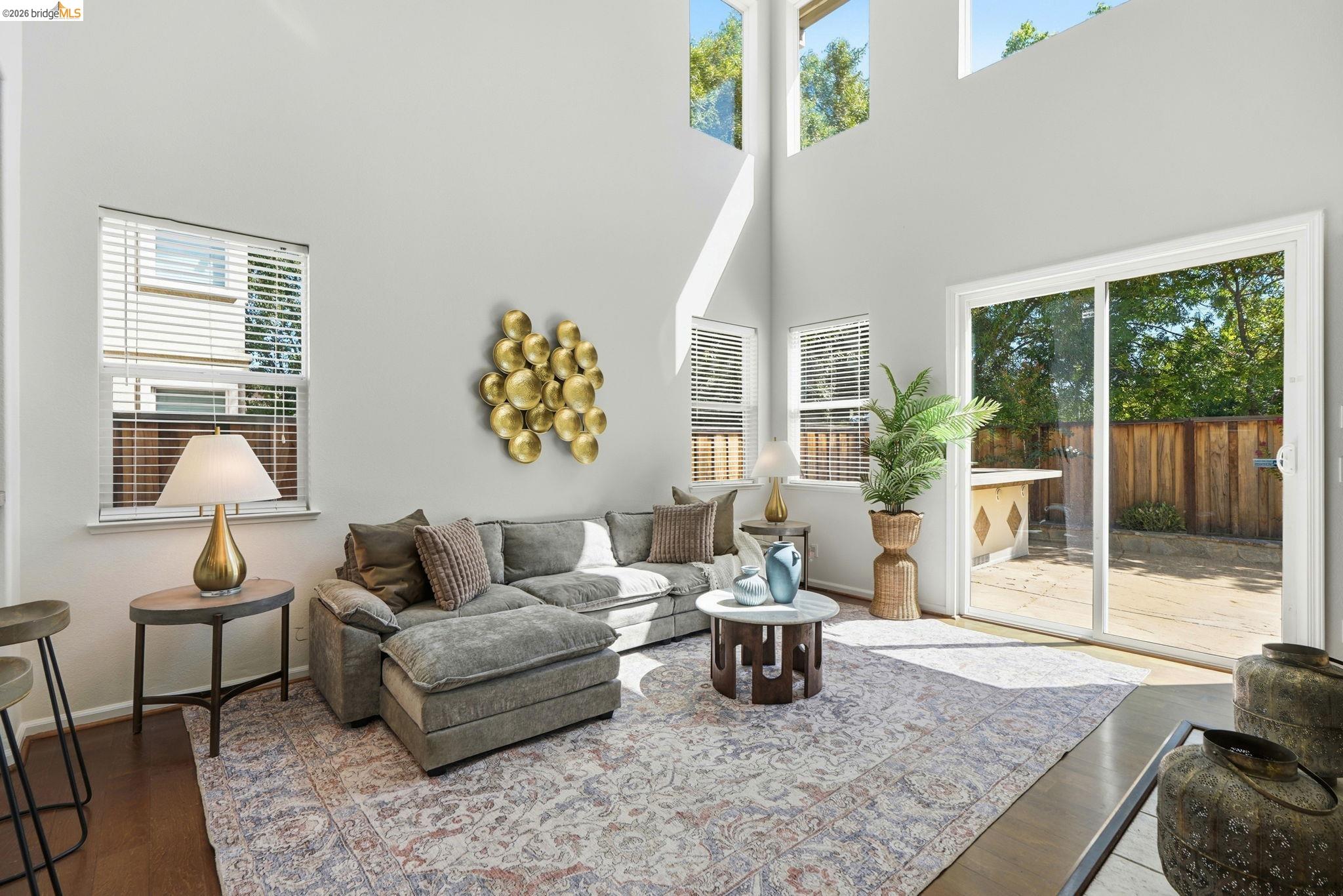 308 Foothill Dr