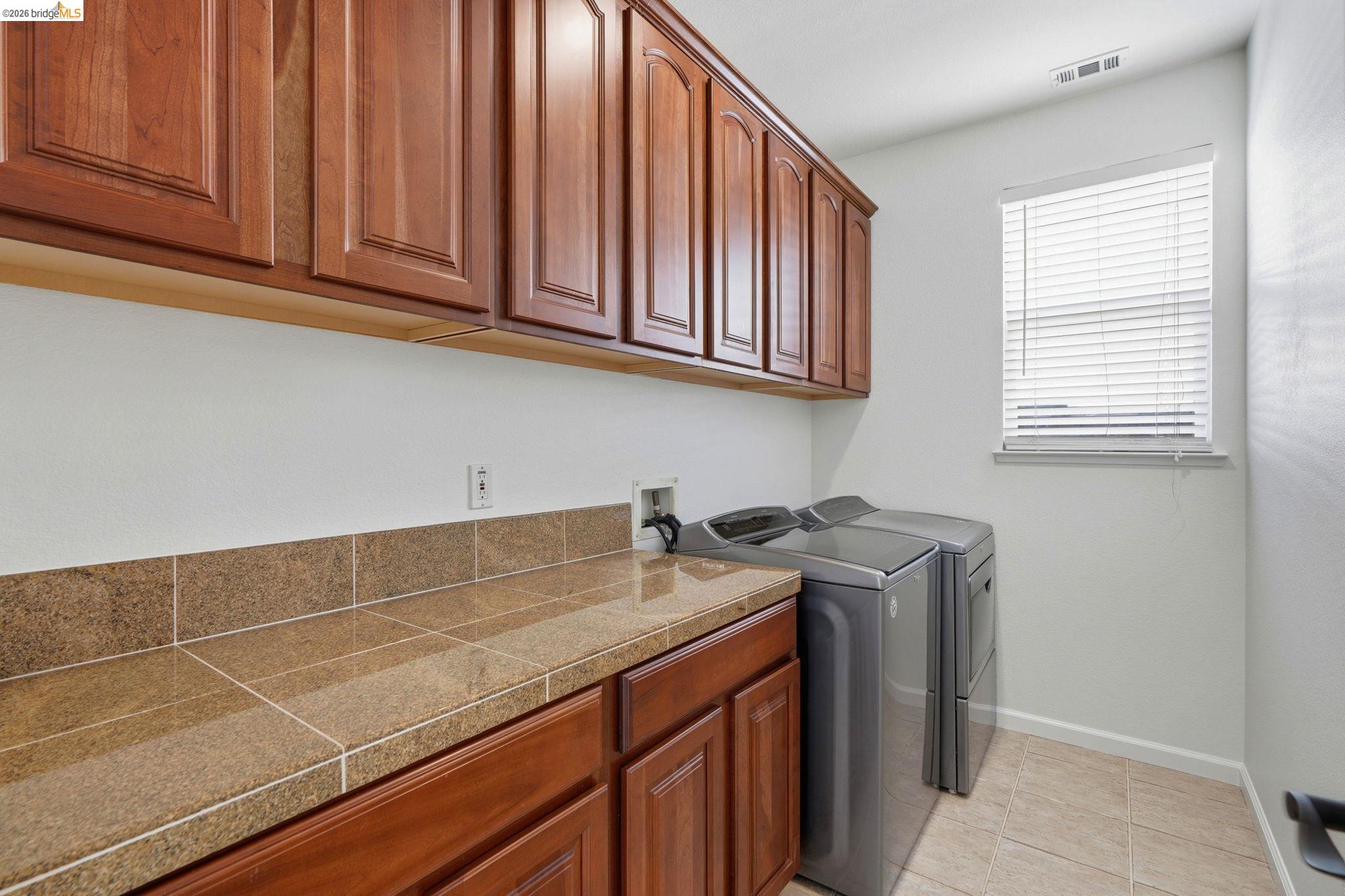 308 Foothill Dr