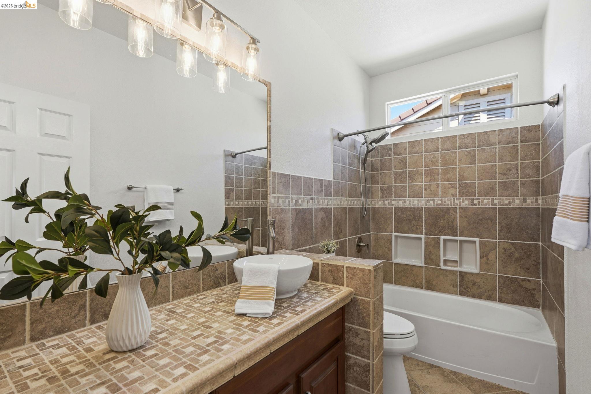 308 Foothill Dr