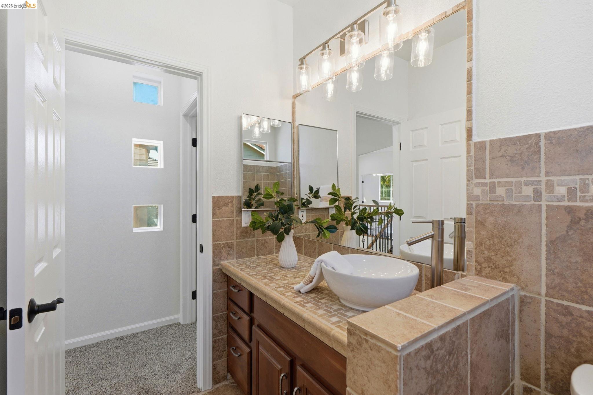 308 Foothill Dr