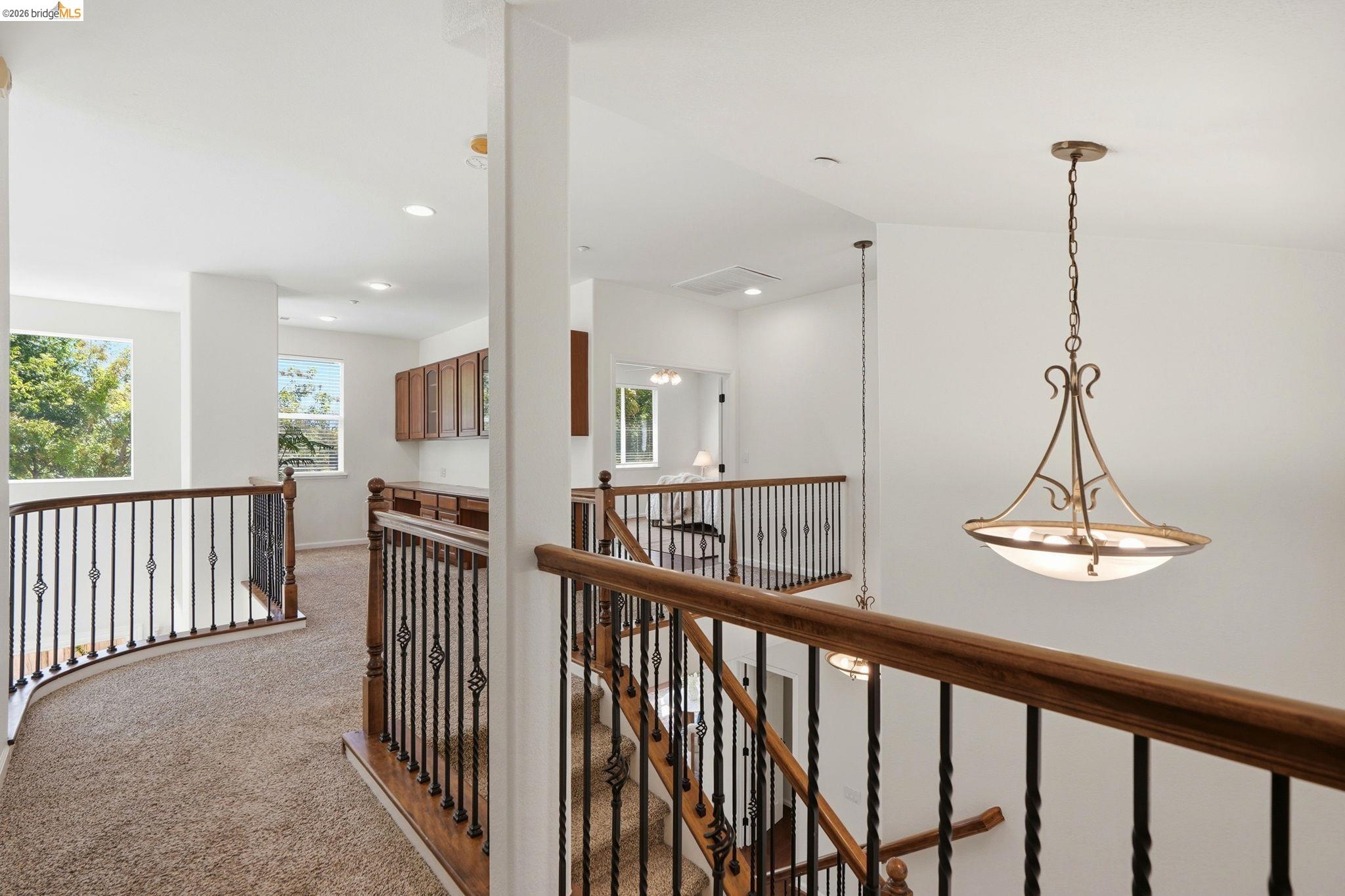 308 Foothill Dr