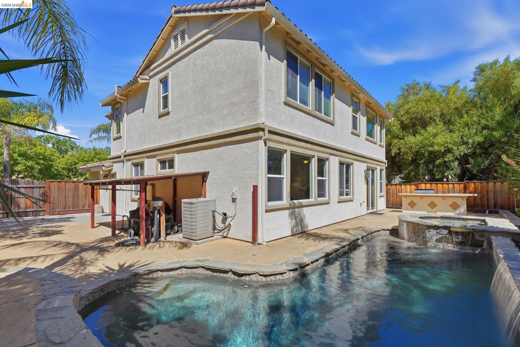 308 Foothill Dr