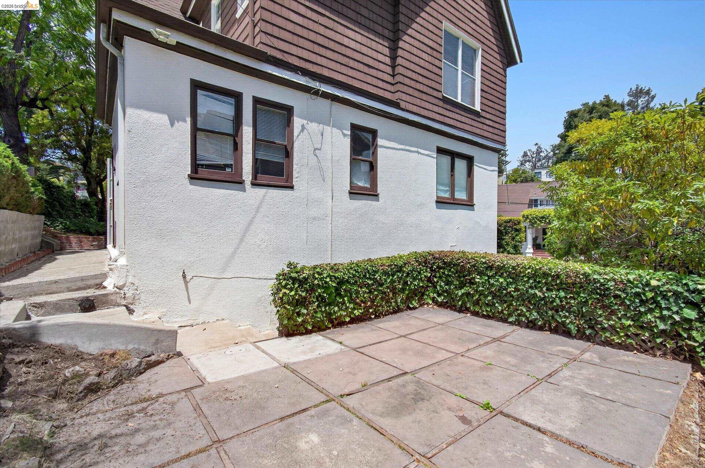 617 Boulevard Way