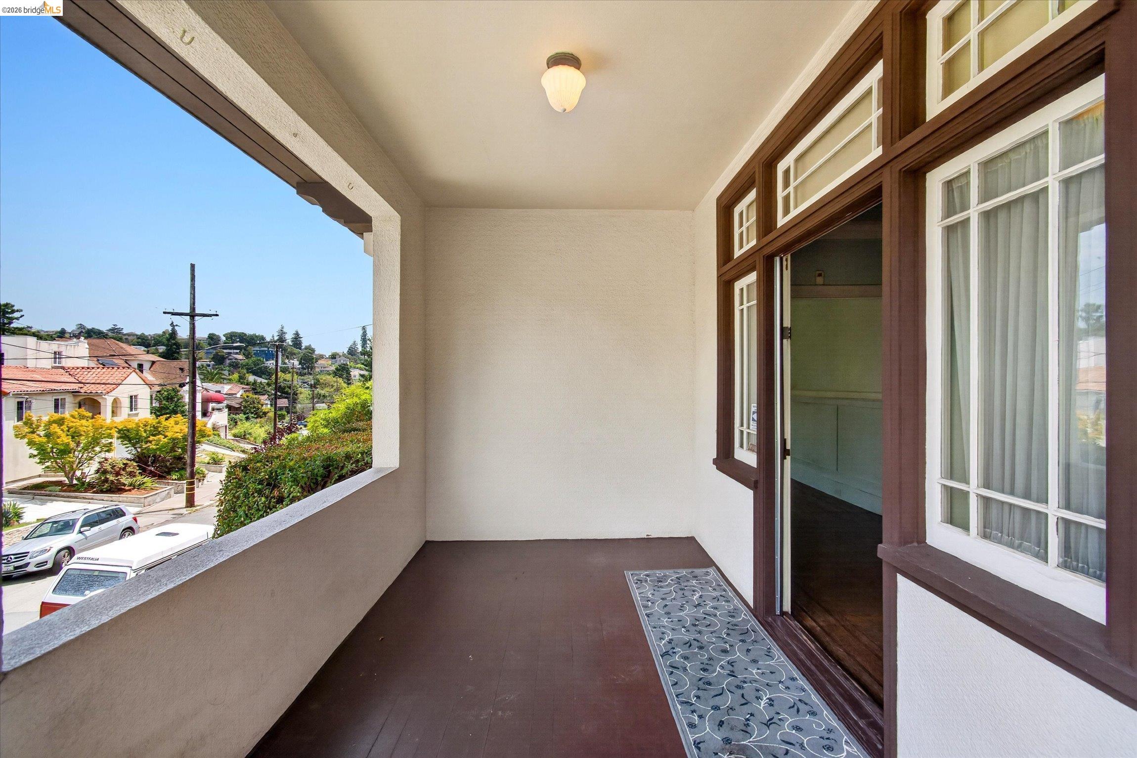 617 Boulevard Way