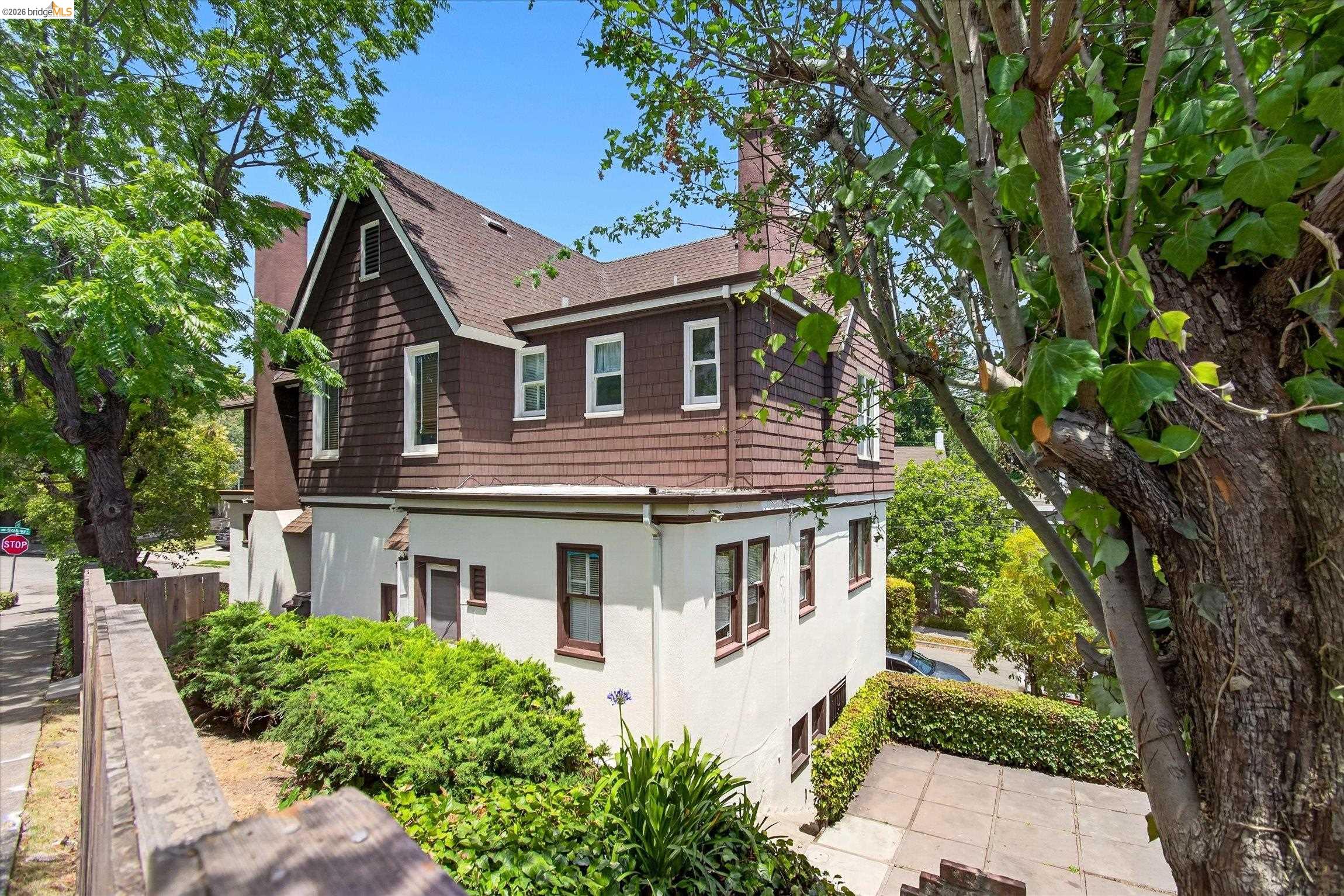 617 Boulevard Way