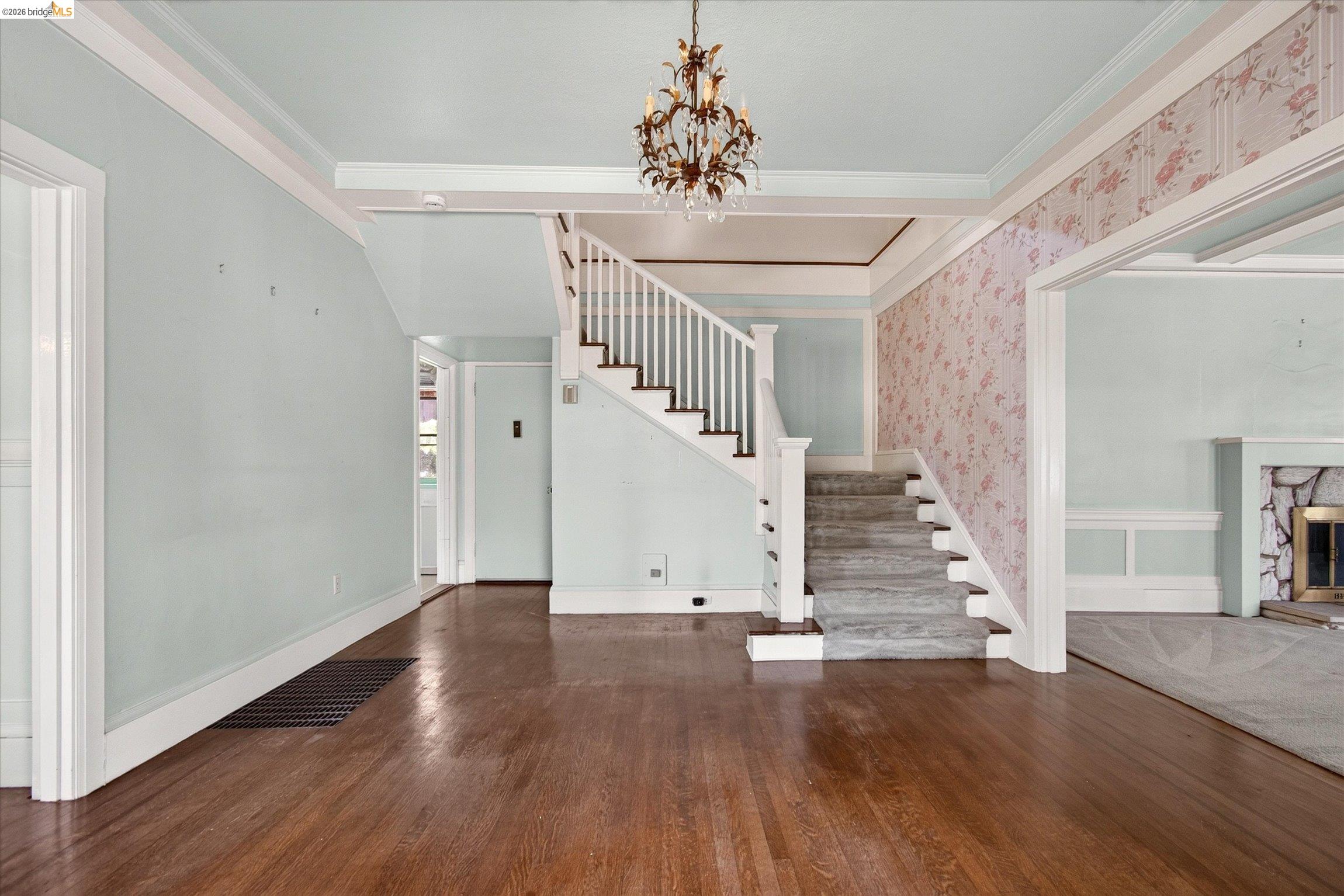 617 Boulevard Way