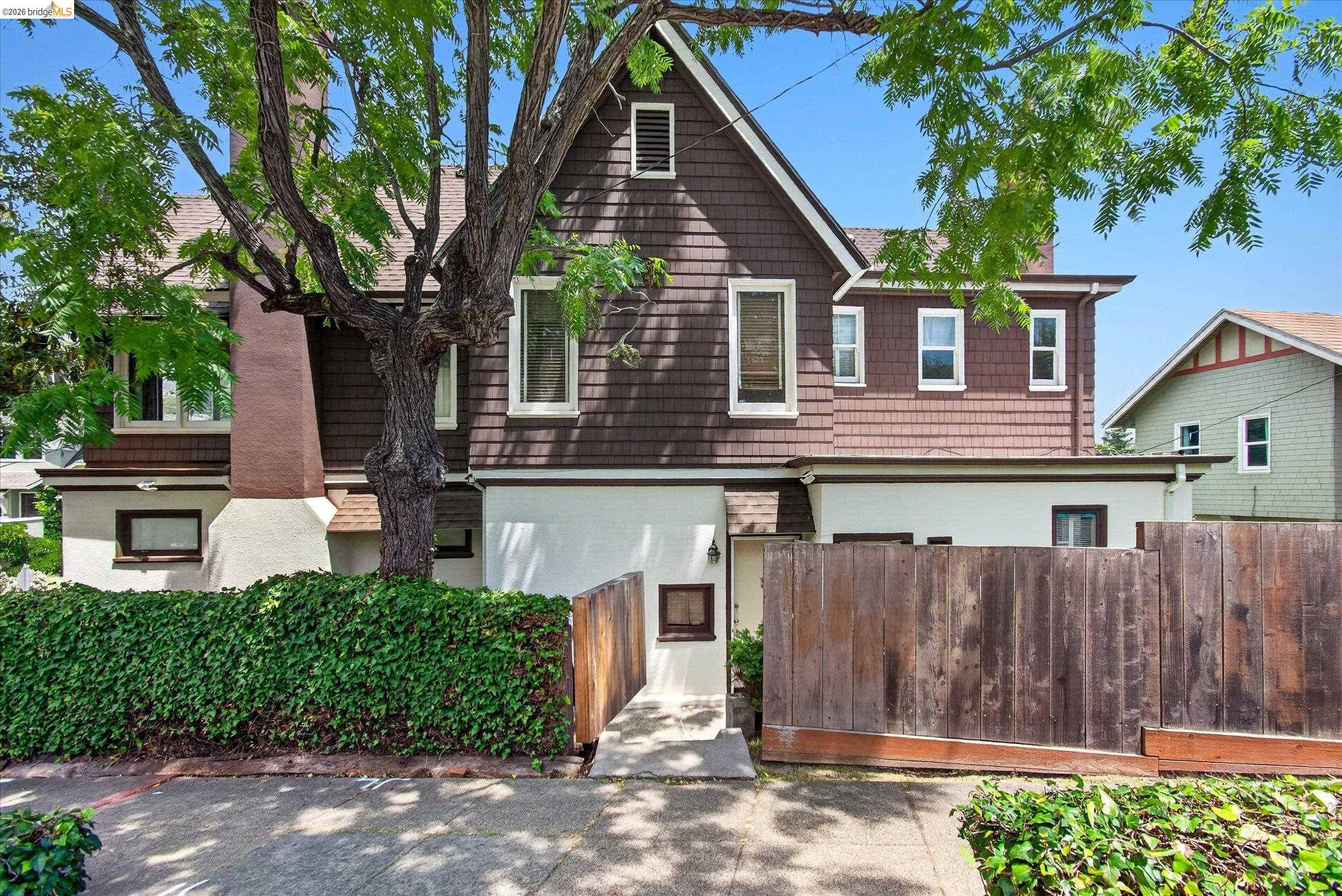 617 Boulevard Way
