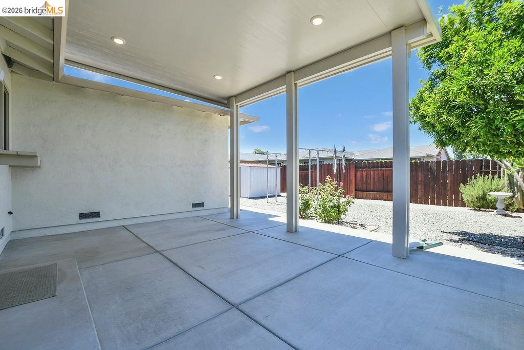 2920 N Francisco Way