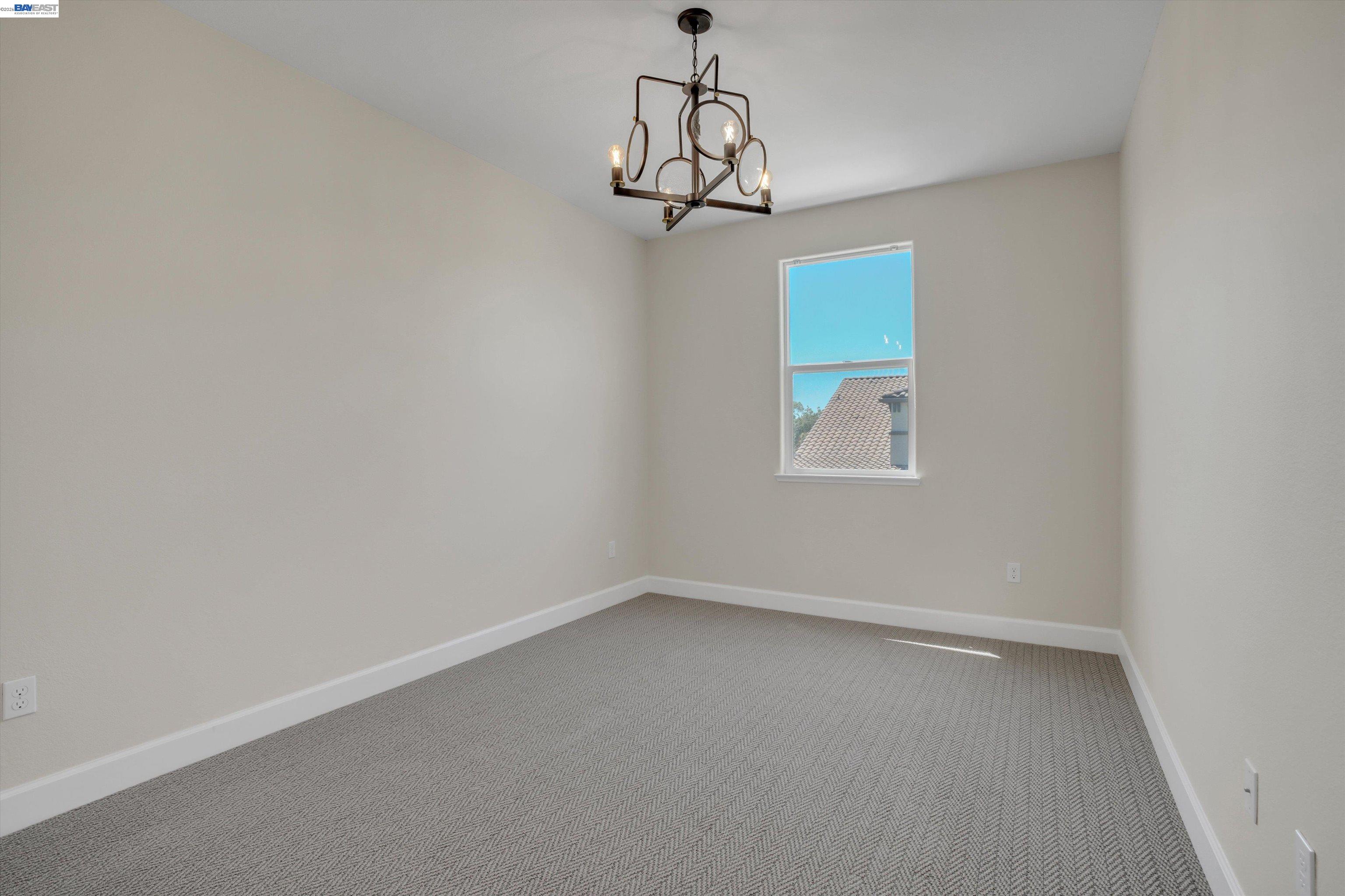208 Halloran Ct