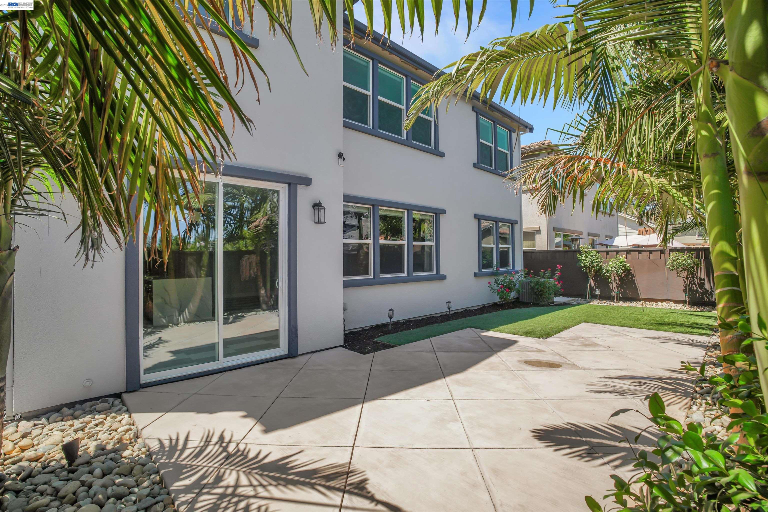 208 Halloran Ct