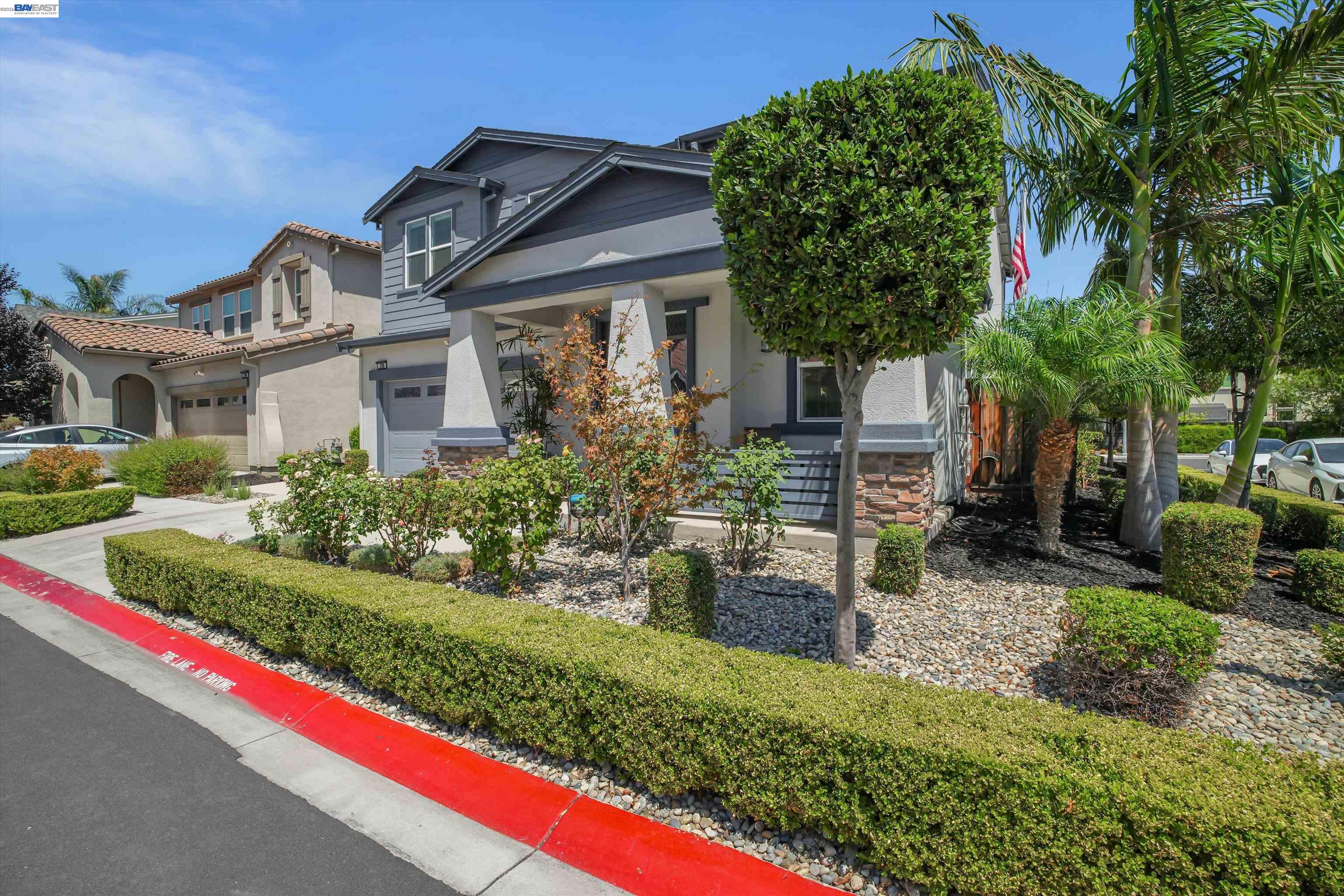 208 Halloran Ct