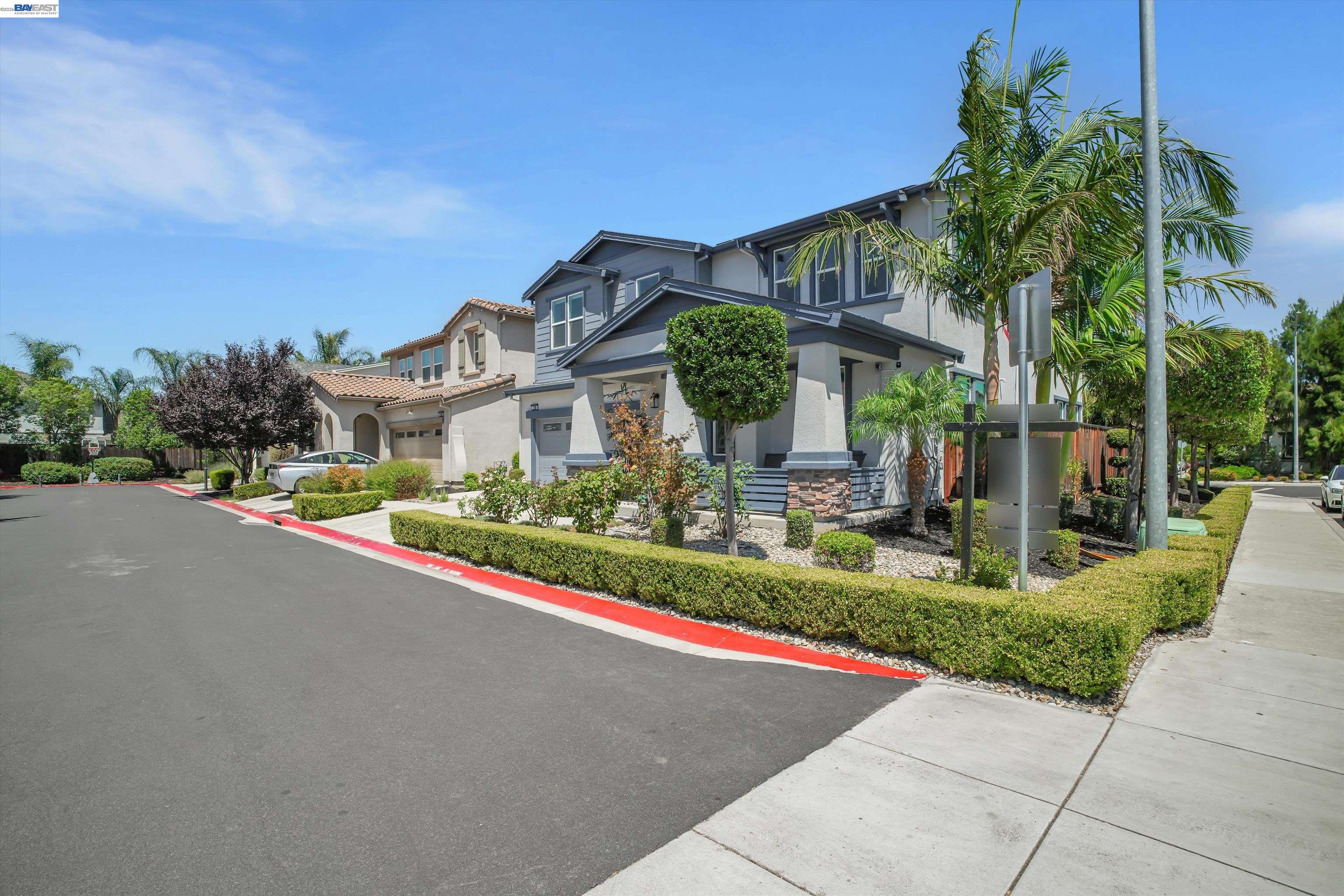 208 Halloran Ct