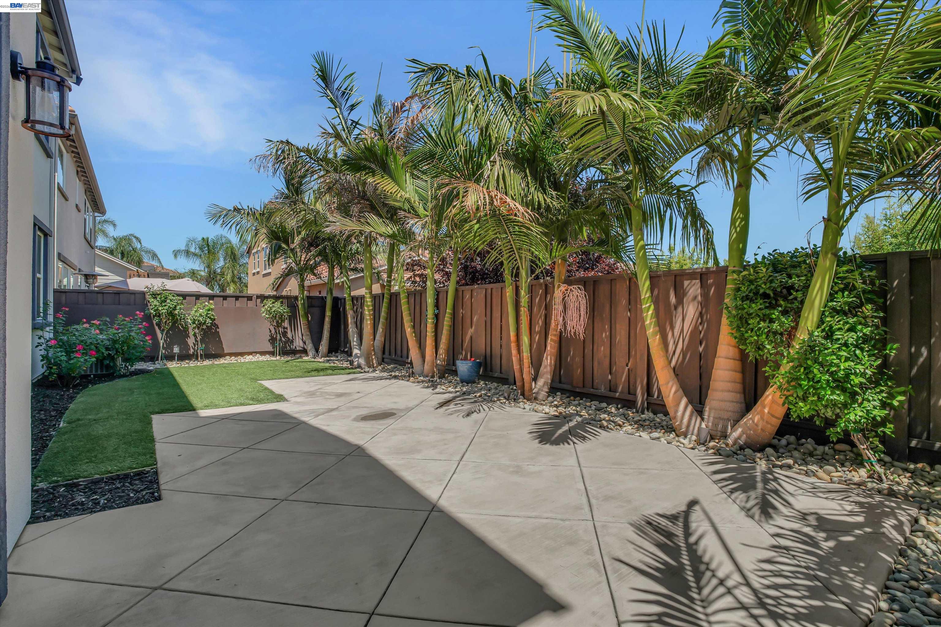 208 Halloran Ct