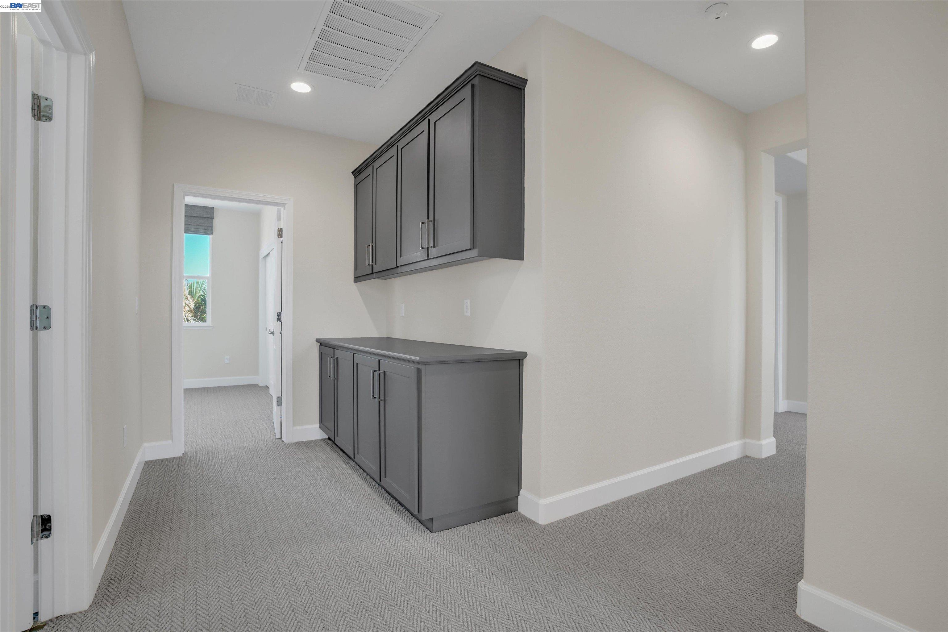 208 Halloran Ct