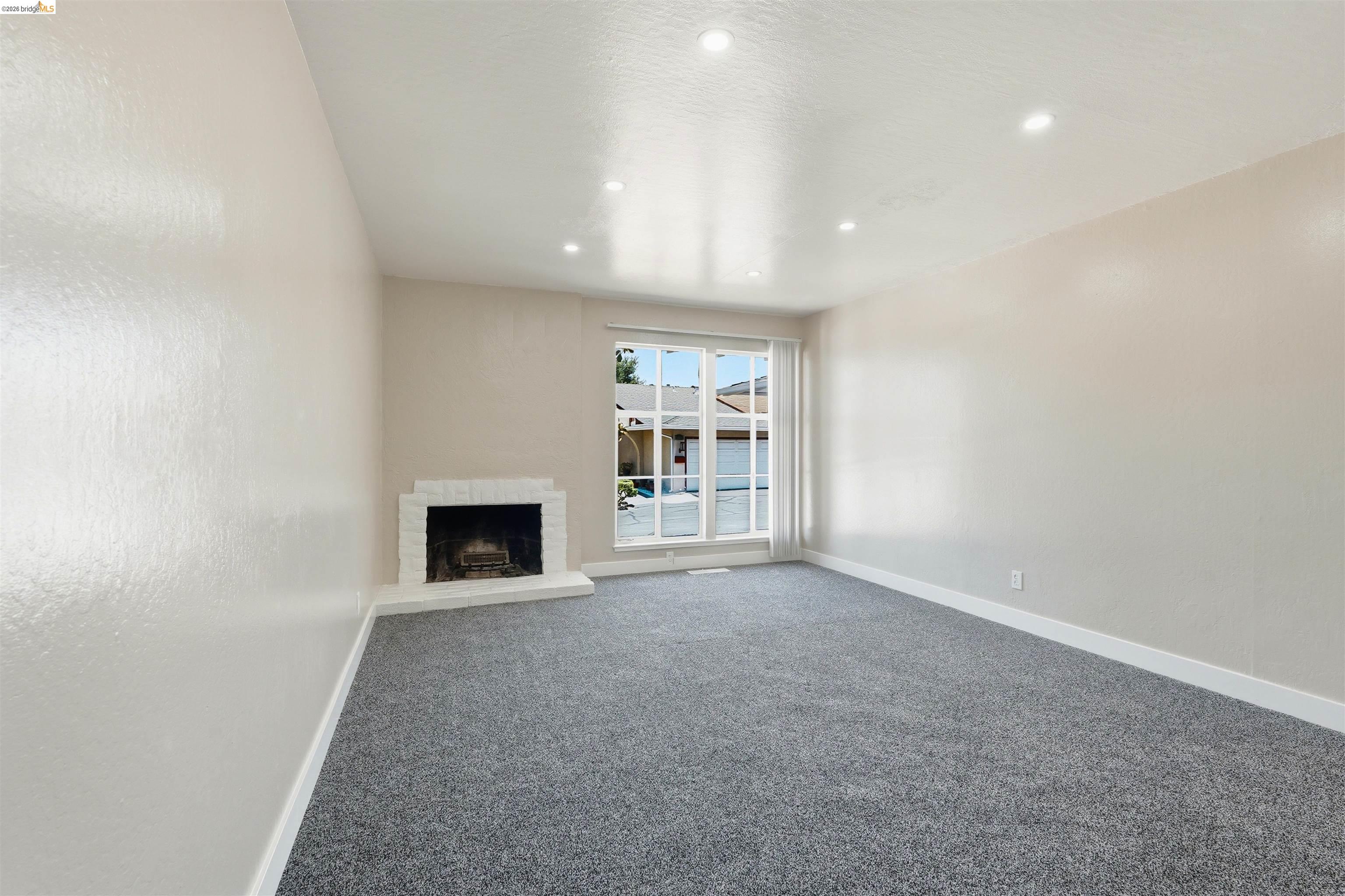 1072 View Dr
