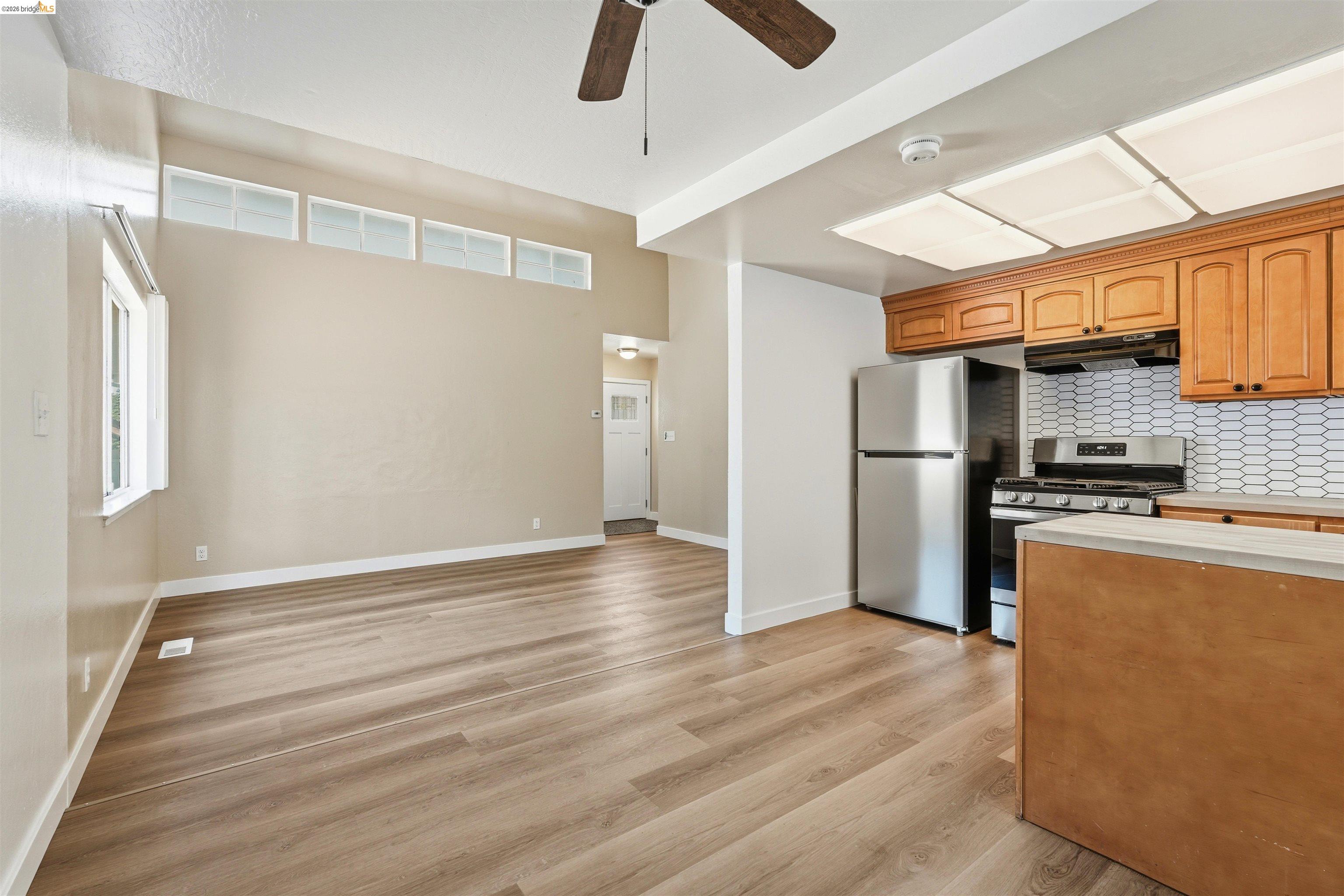1072 View Dr