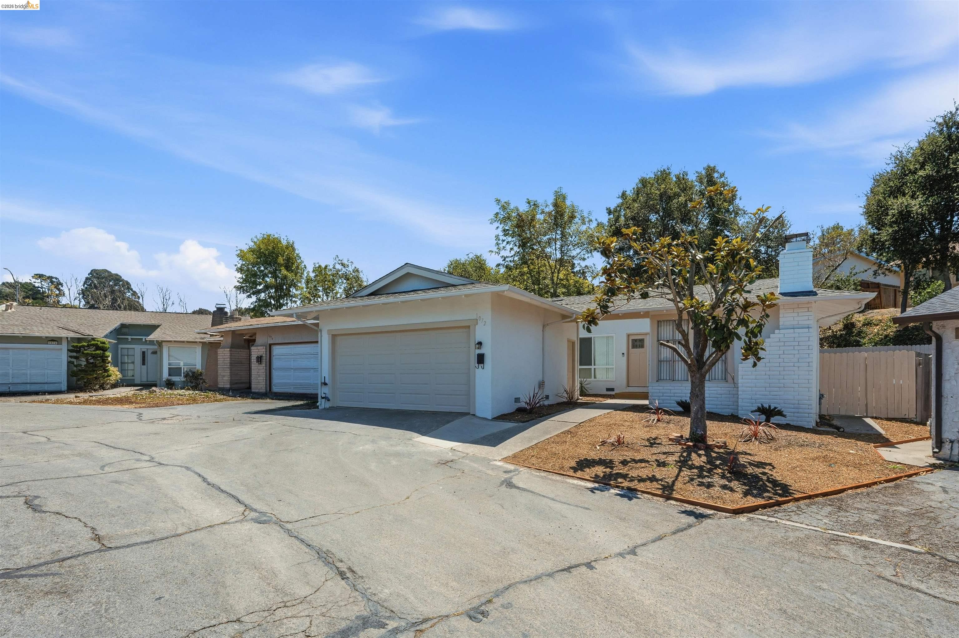 1072 View Dr