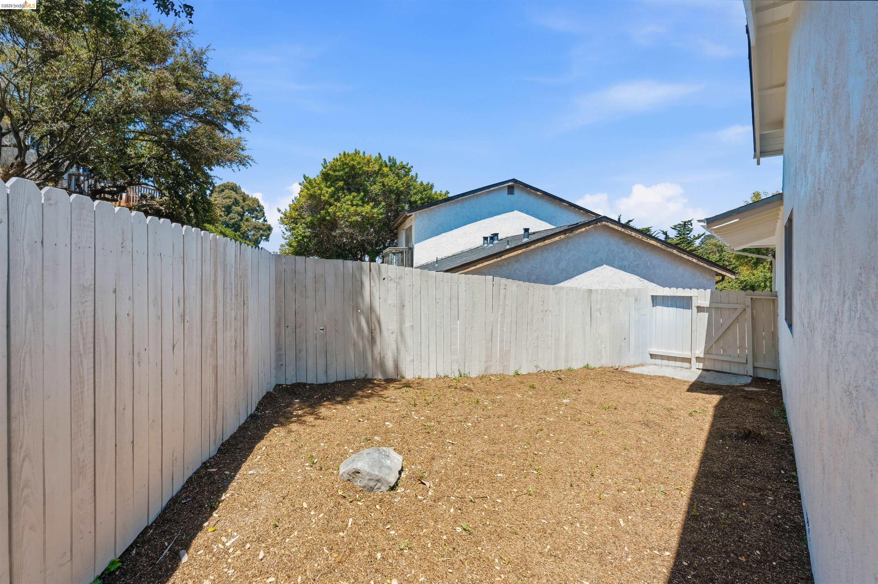 1072 View Dr