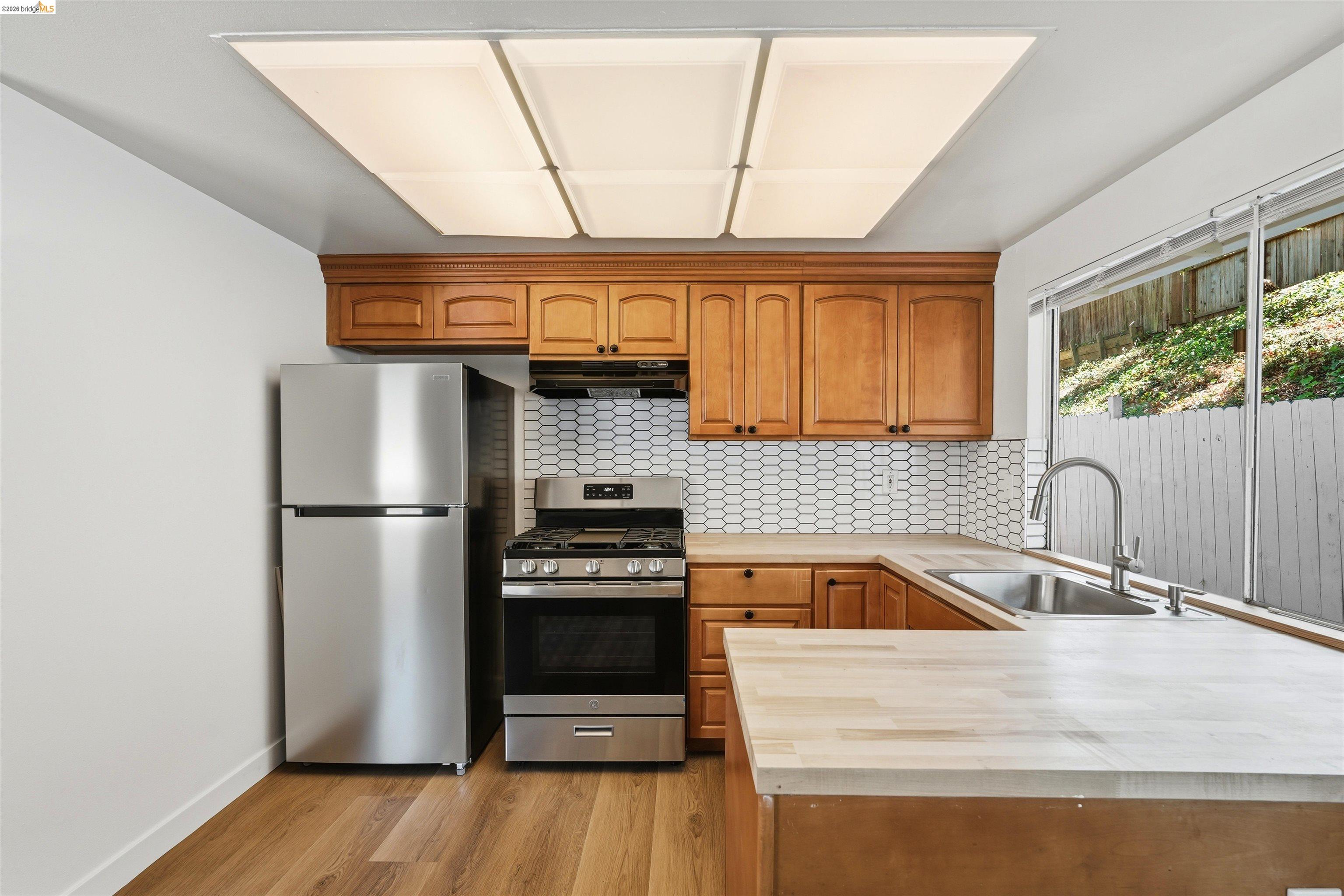 1072 View Dr
