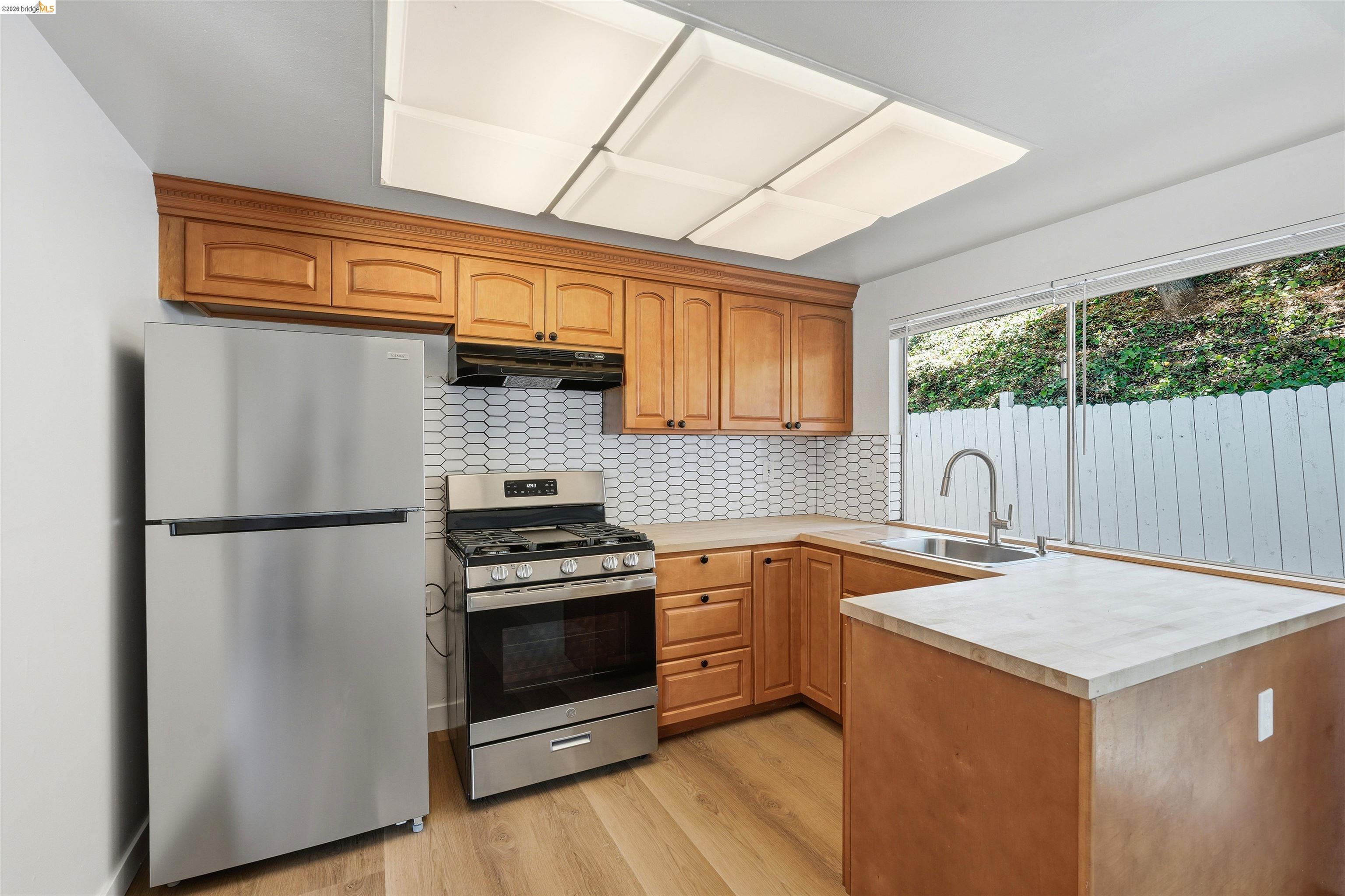 1072 View Dr