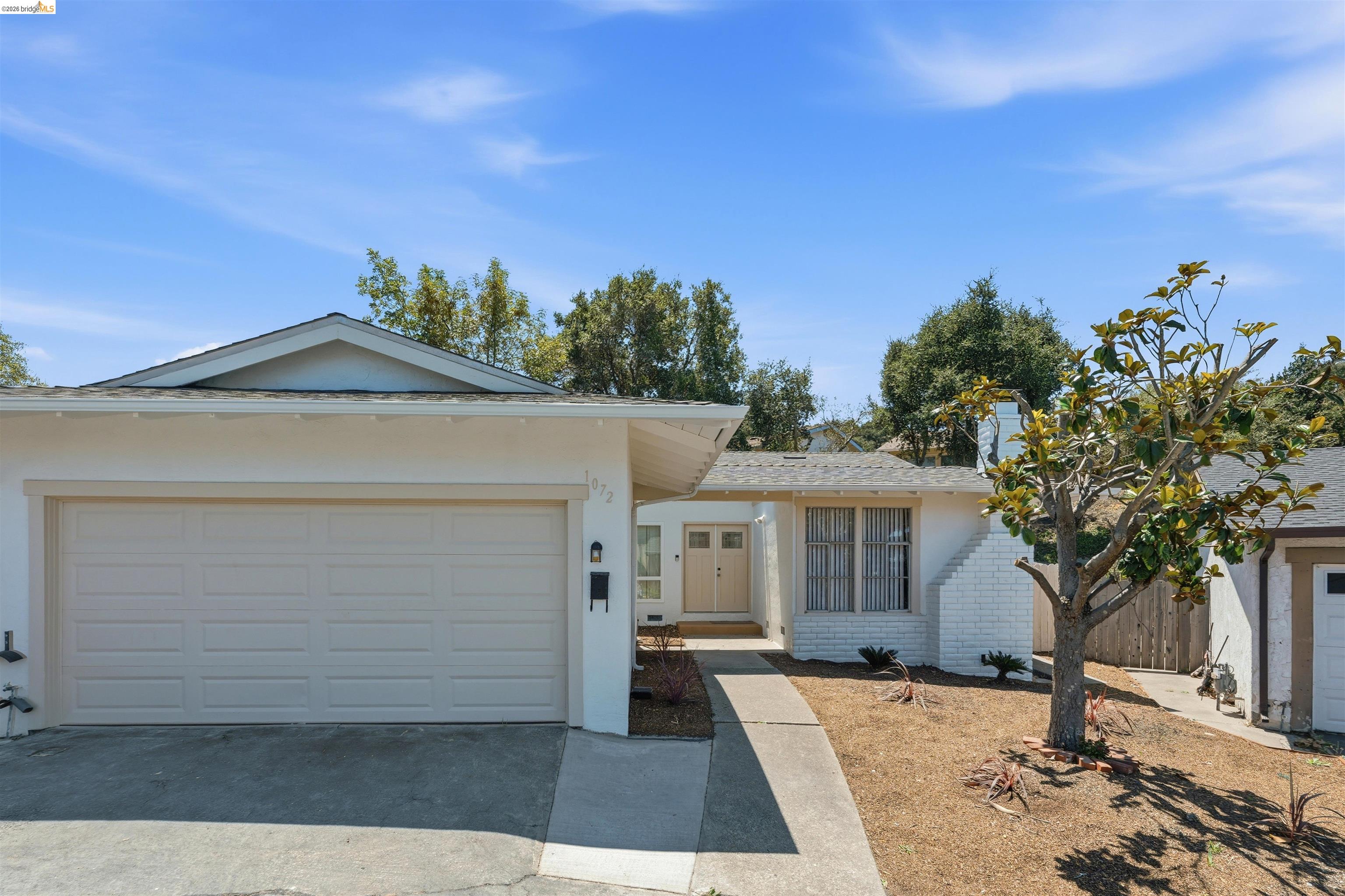 1072 View Dr