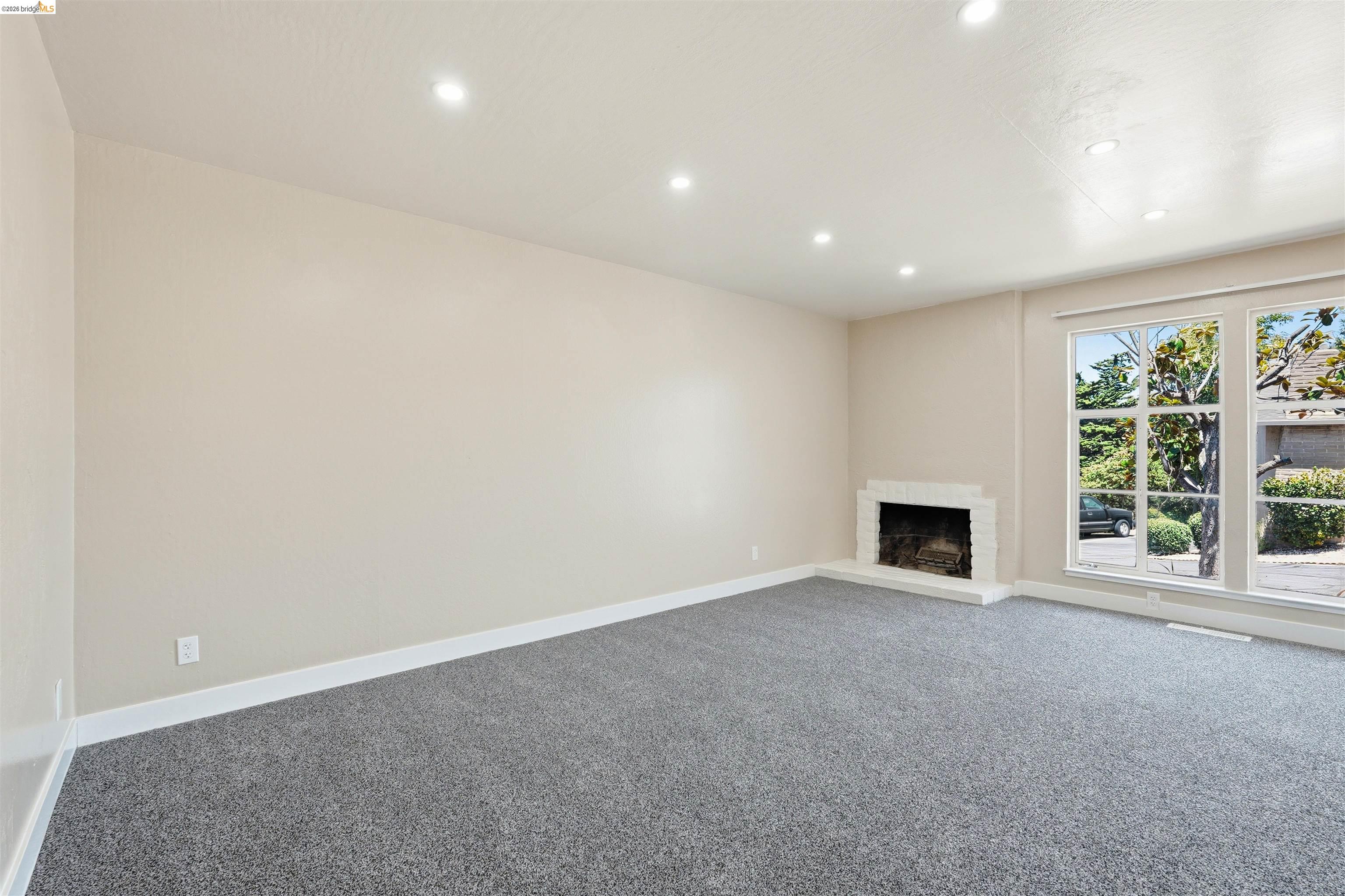 1072 View Dr