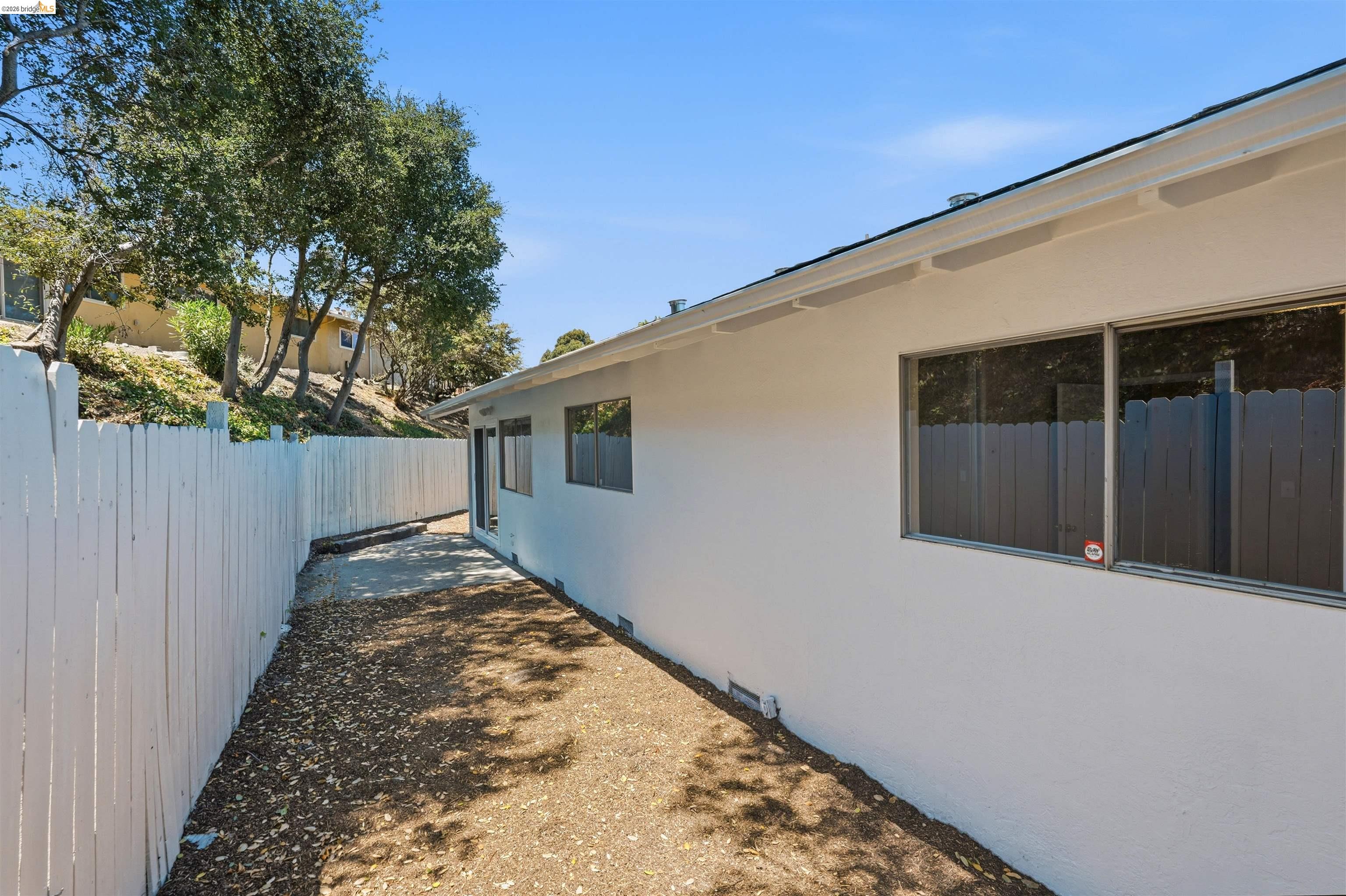 1072 View Dr