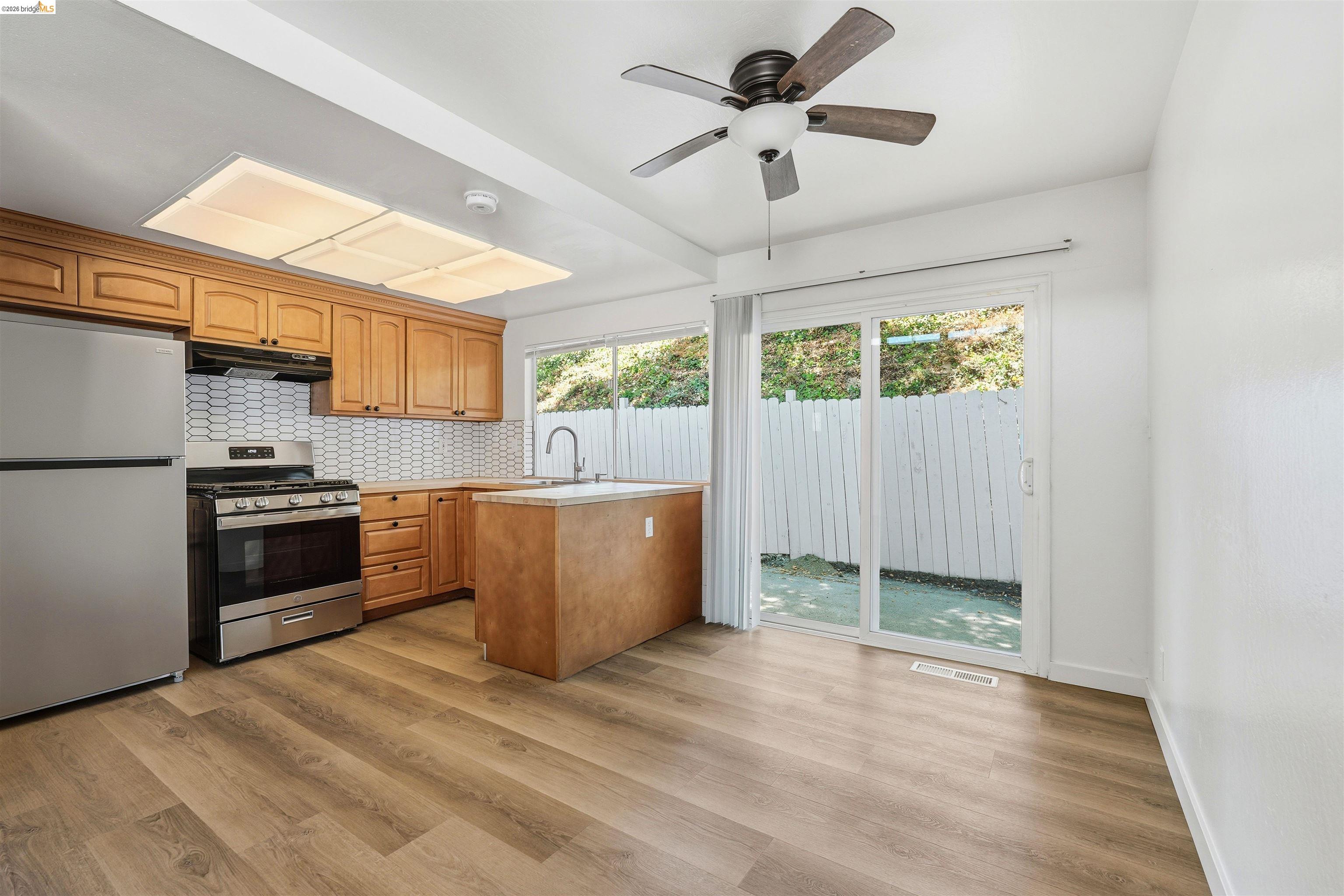 1072 View Dr