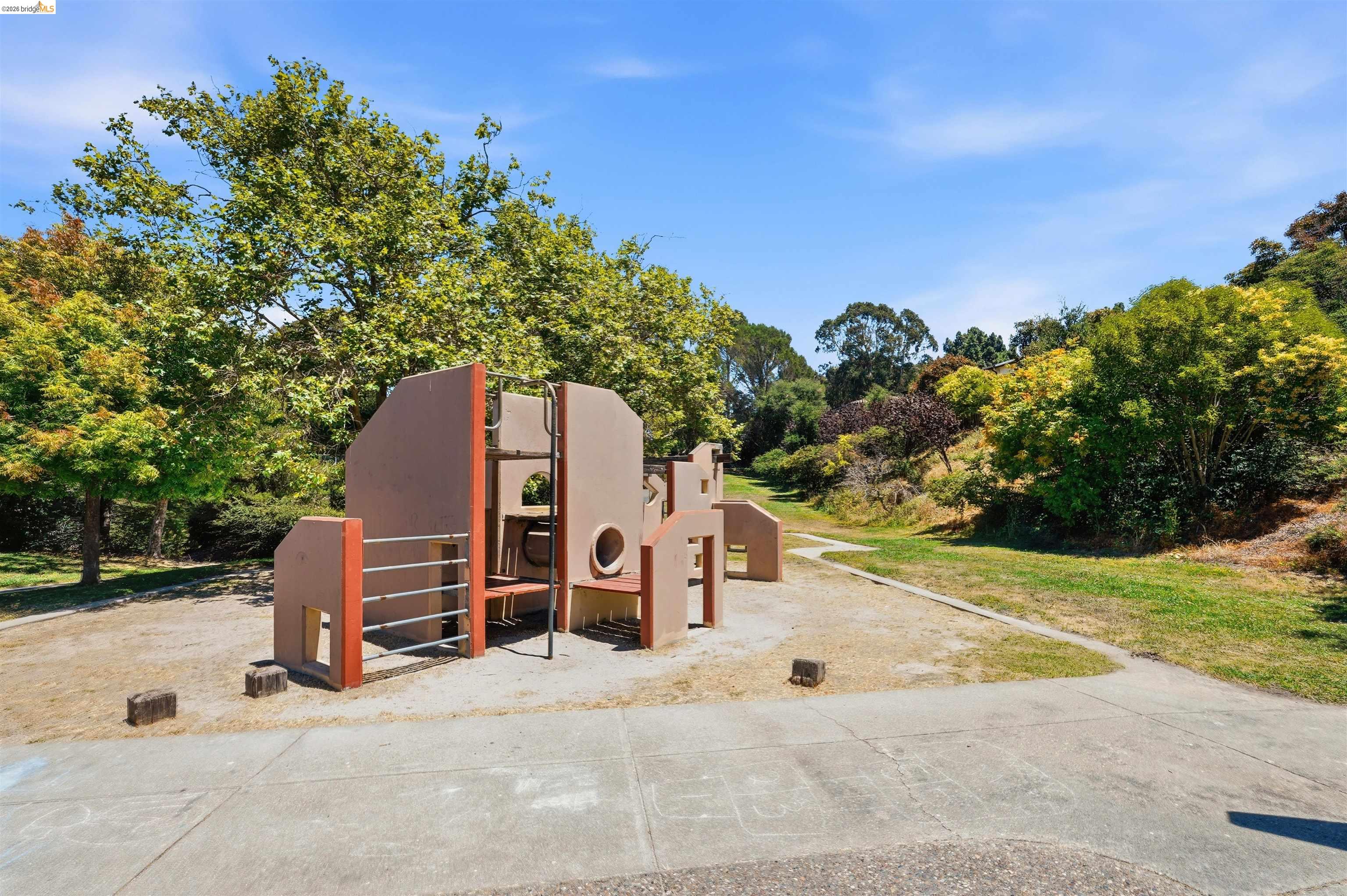 1072 View Dr