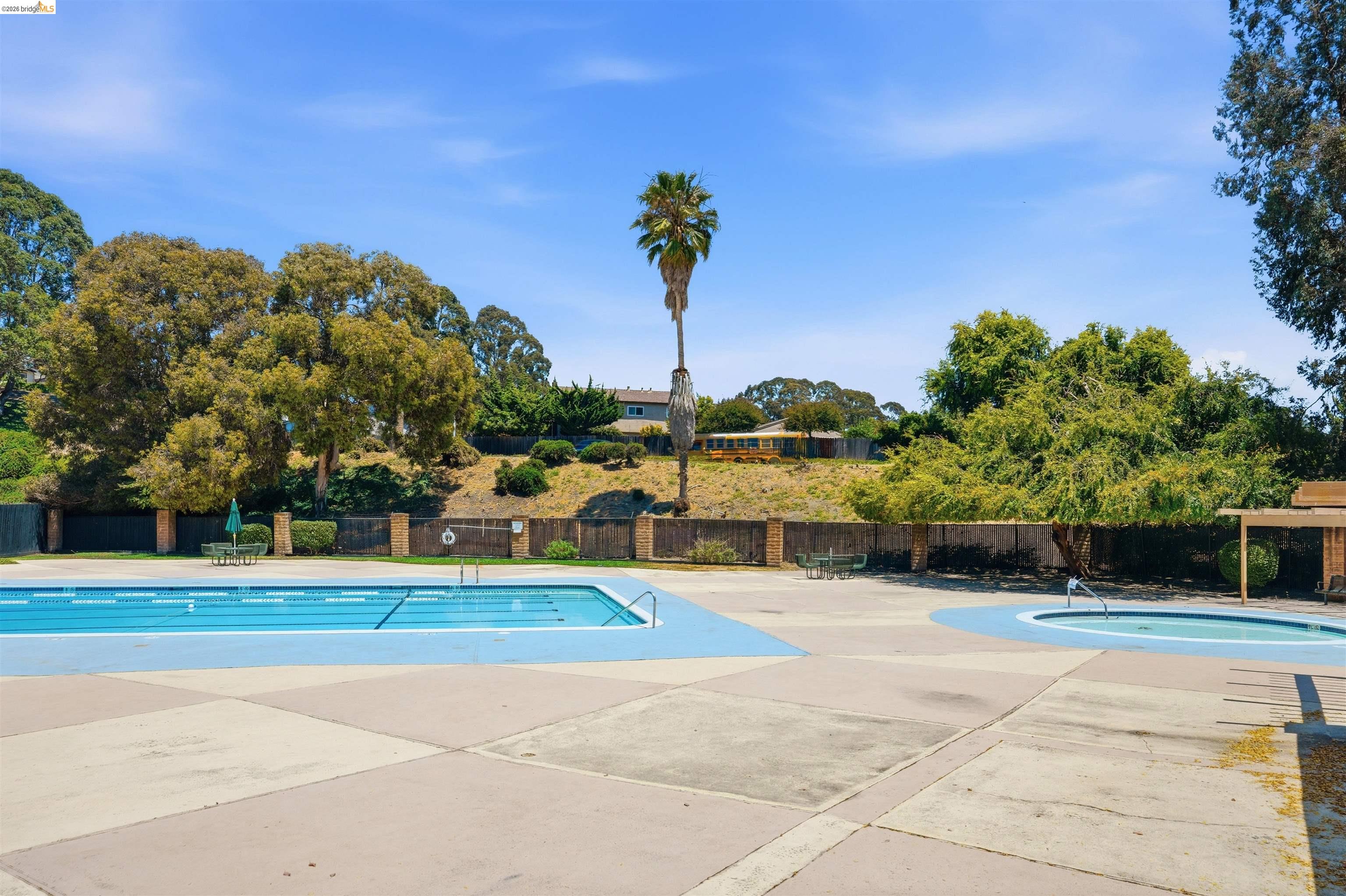 1072 View Dr
