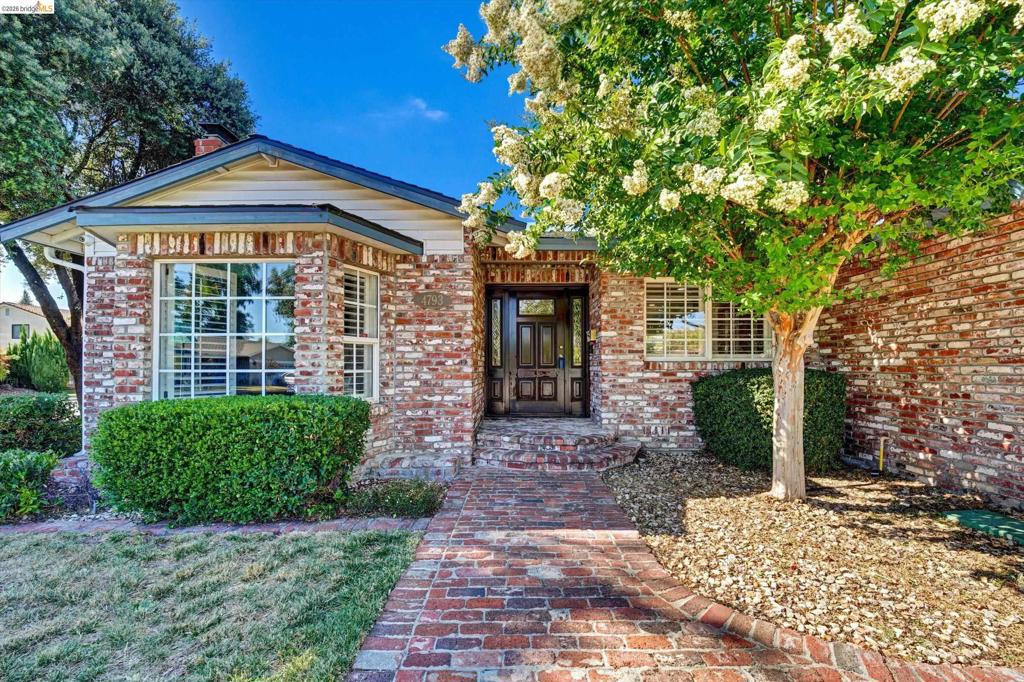 4793 Woodthrush Ct