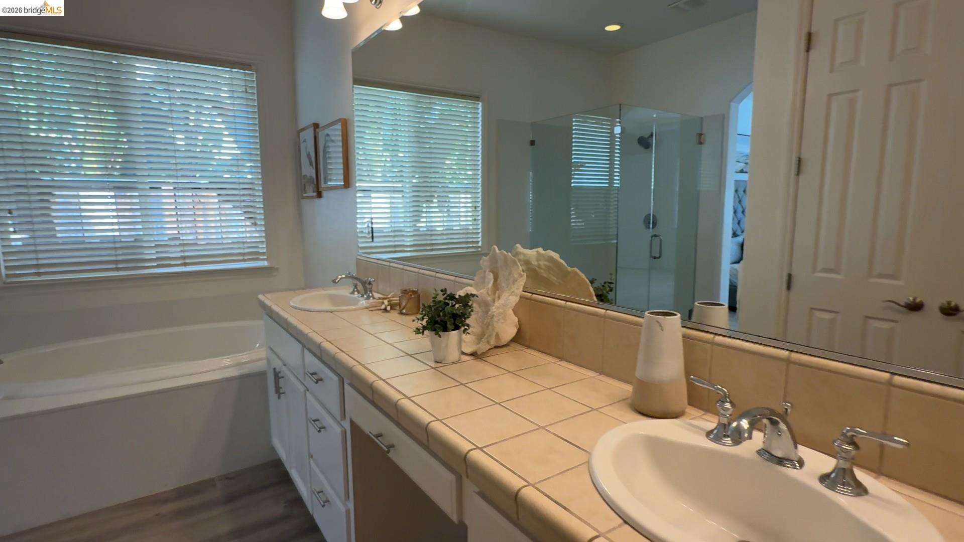 5556 Arcadia Cir