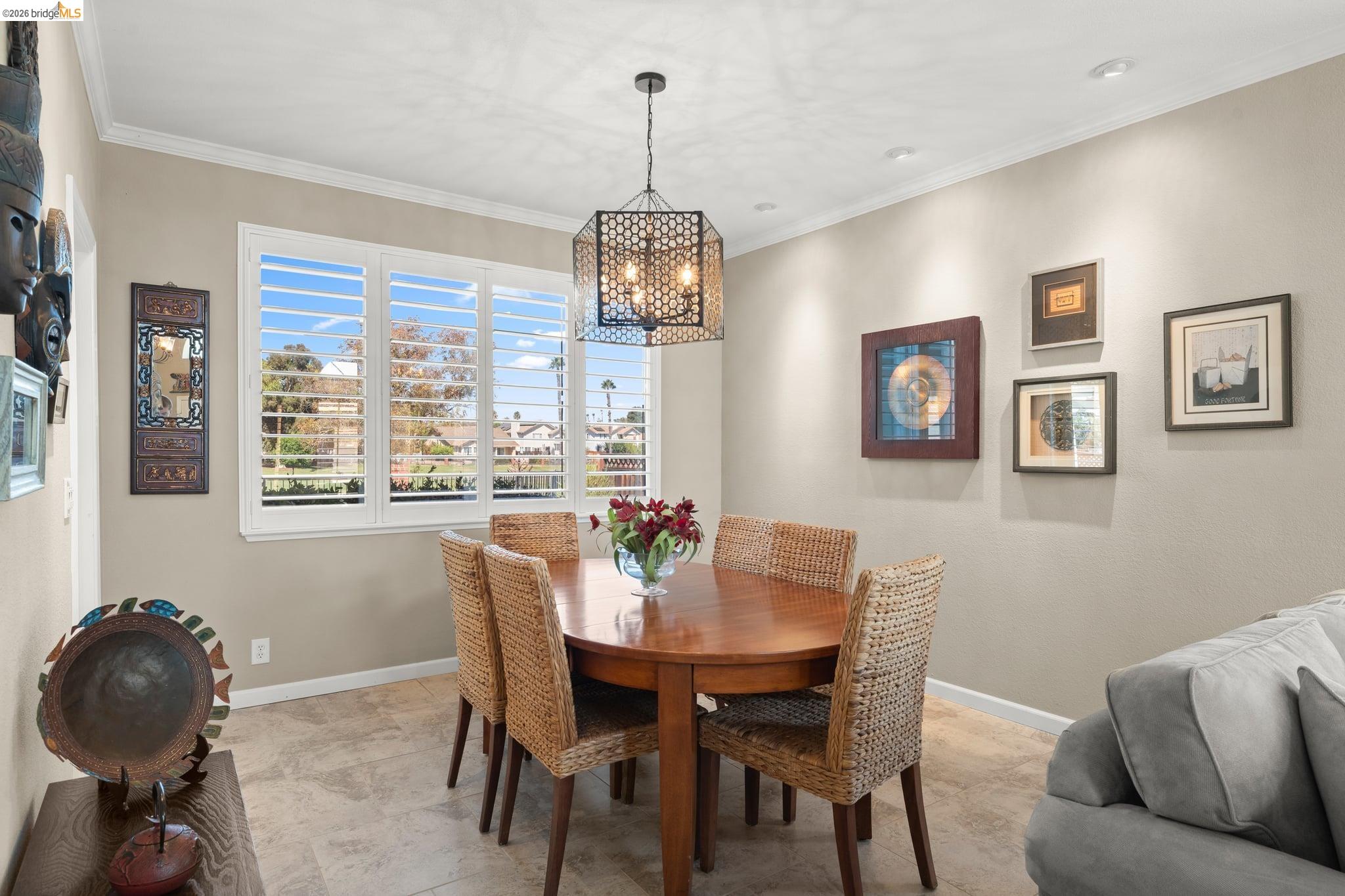 2216 Colonial Ct
