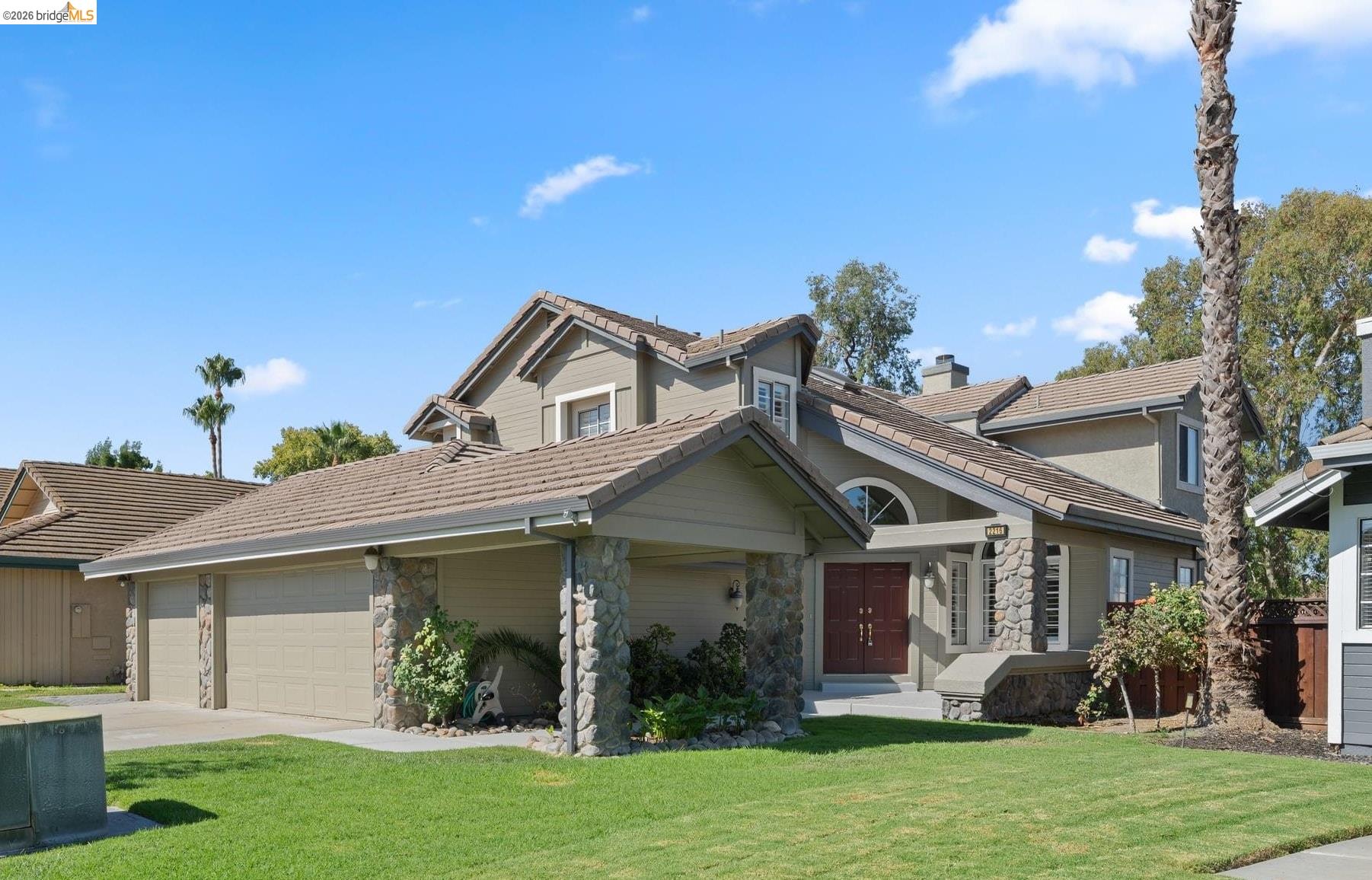 2216 Colonial Ct