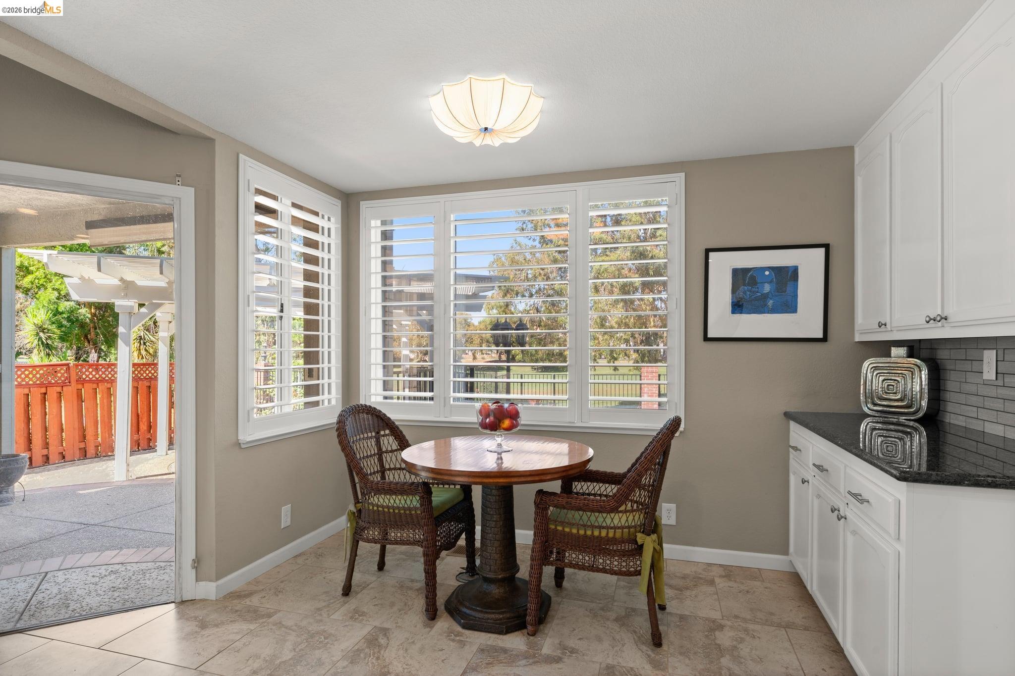 2216 Colonial Ct