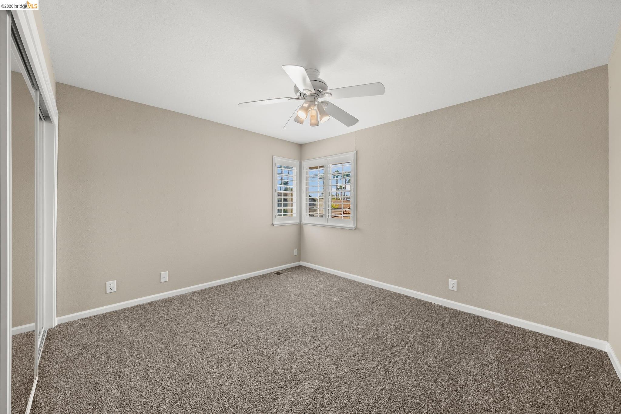 2216 Colonial Ct