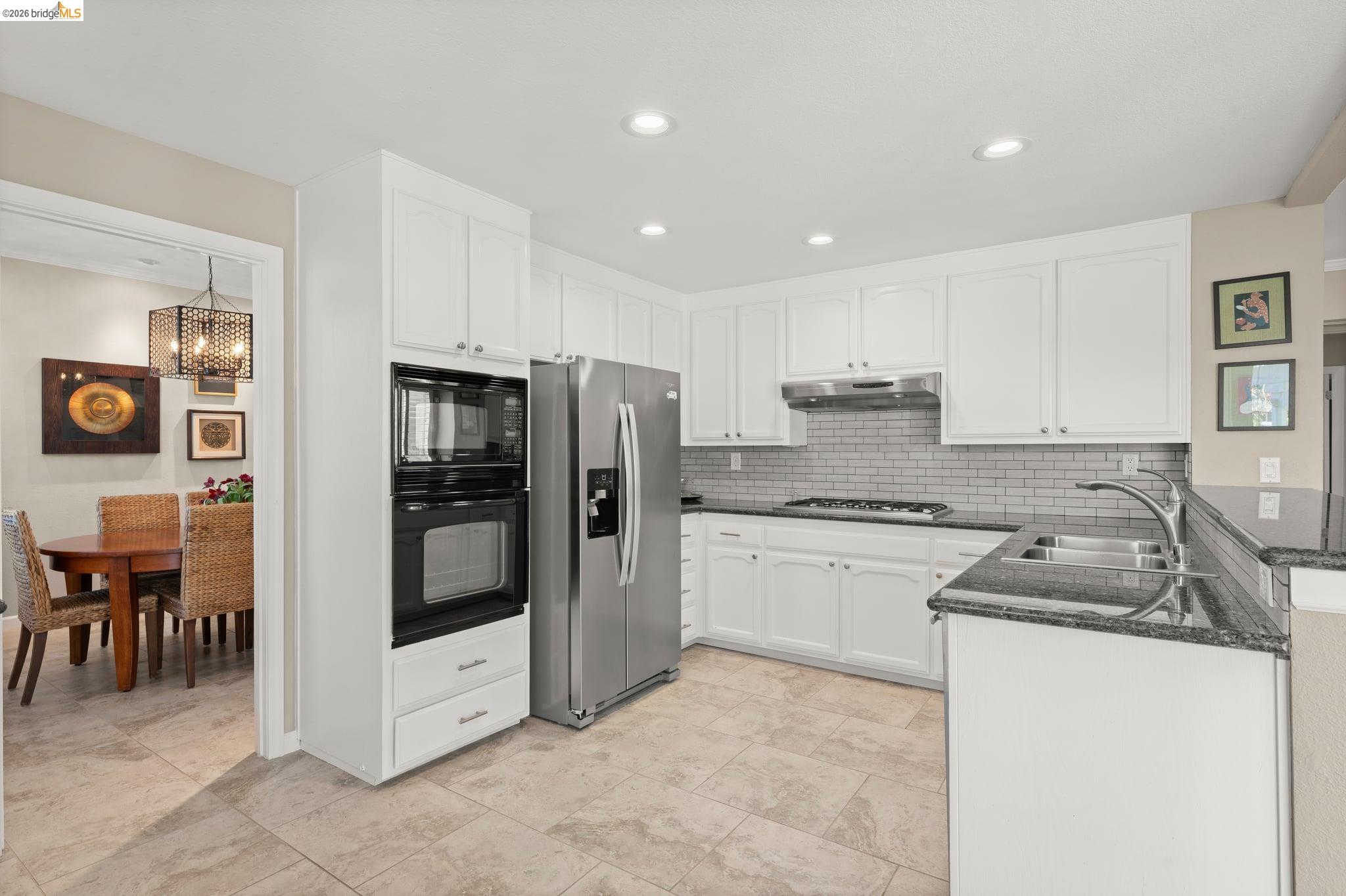 2216 Colonial Ct