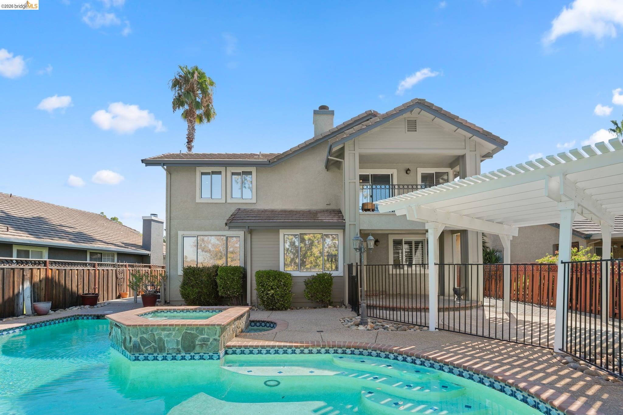 2216 Colonial Ct